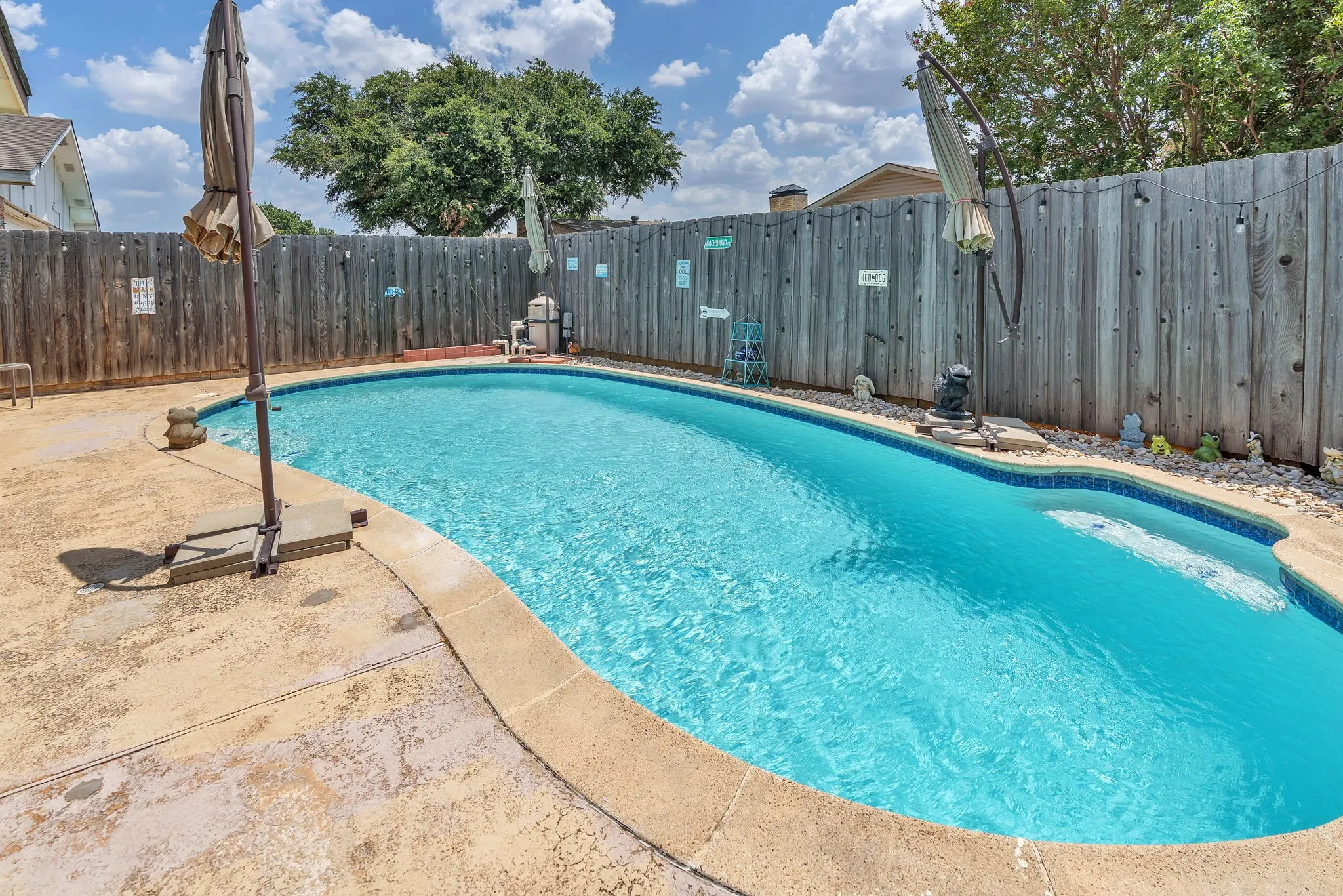 Single Family Residence For Sale in Denton County , 4908 Crawford Drive, The Colony, Texas 75056, 3 Bedroom, 2 Bathroom, 2 Garage spaces, 1,946 Sqft, built in 1977, mls#21345951, Real Estate Agent in The Colony, Homes For Sale in Denton county, Homes For Sale in The Colony, Realtor in The Colony Texas, Real Estate Brokerage Independent Realty Texas, Luminita Cordes Realtor