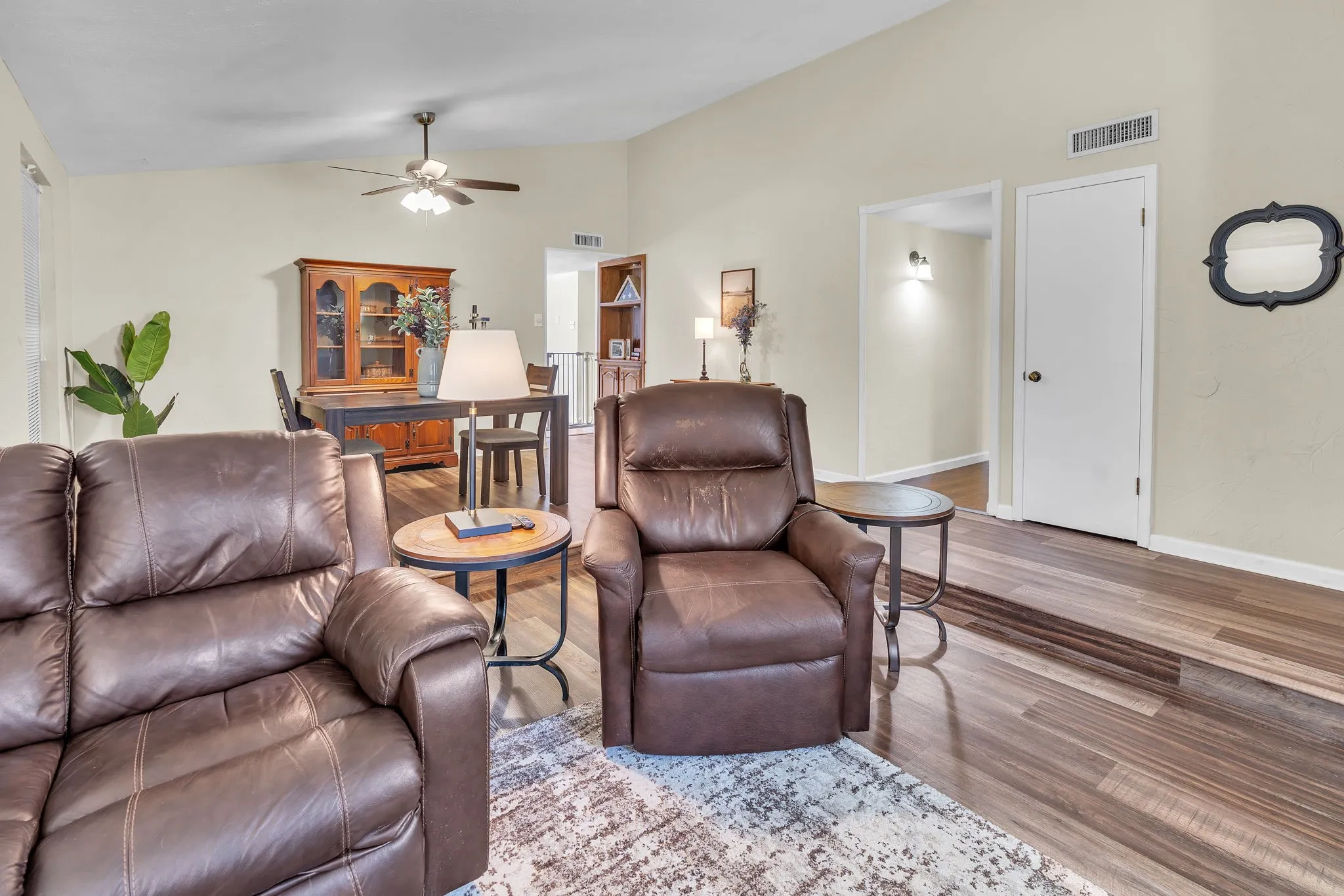 Single Family Residence For Sale in Denton County , 4908 Crawford Drive, The Colony, Texas 75056, 3 Bedroom, 2 Bathroom, 2 Garage spaces, 1,946 Sqft, built in 1977, mls#21345951, Real Estate Agent in The Colony, Homes For Sale in Denton county, Homes For Sale in The Colony, Realtor in The Colony Texas, Real Estate Brokerage Independent Realty Texas, Luminita Cordes Realtor