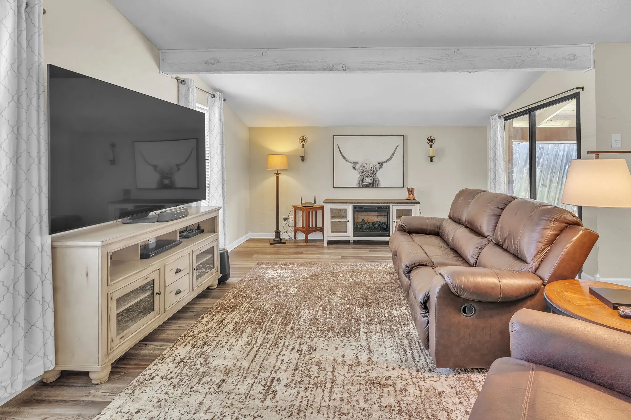 Single Family Residence For Sale in Denton County , 4908 Crawford Drive, The Colony, Texas 75056, 3 Bedroom, 2 Bathroom, 2 Garage spaces, 1,946 Sqft, built in 1977, mls#21345951, Real Estate Agent in The Colony, Homes For Sale in Denton county, Homes For Sale in The Colony, Realtor in The Colony Texas, Real Estate Brokerage Independent Realty Texas, Luminita Cordes Realtor