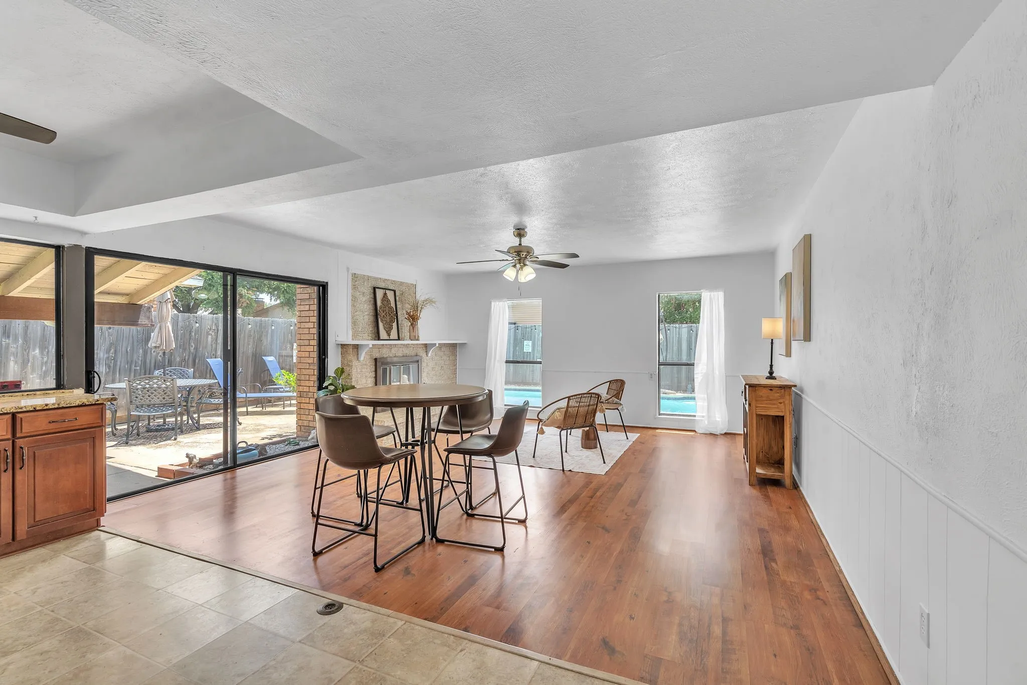 Single Family Residence For Sale in Denton County , 4908 Crawford Drive, The Colony, Texas 75056, 3 Bedroom, 2 Bathroom, 2 Garage spaces, 1,946 Sqft, built in 1977, mls#21345951, Real Estate Agent in The Colony, Homes For Sale in Denton county, Homes For Sale in The Colony, Realtor in The Colony Texas, Real Estate Brokerage Independent Realty Texas, Luminita Cordes Realtor