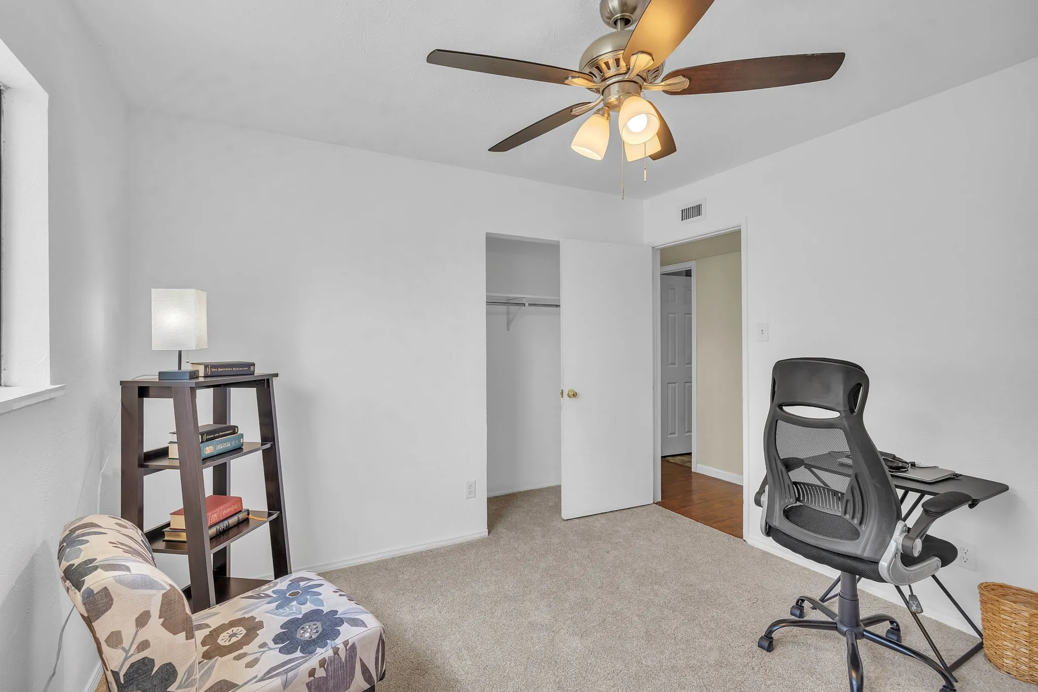 Single Family Residence For Sale in Denton County , 4908 Crawford Drive, The Colony, Texas 75056, 3 Bedroom, 2 Bathroom, 2 Garage spaces, 1,946 Sqft, built in 1977, mls#21345951, Real Estate Agent in The Colony, Homes For Sale in Denton county, Homes For Sale in The Colony, Realtor in The Colony Texas, Real Estate Brokerage Independent Realty Texas, Luminita Cordes Realtor