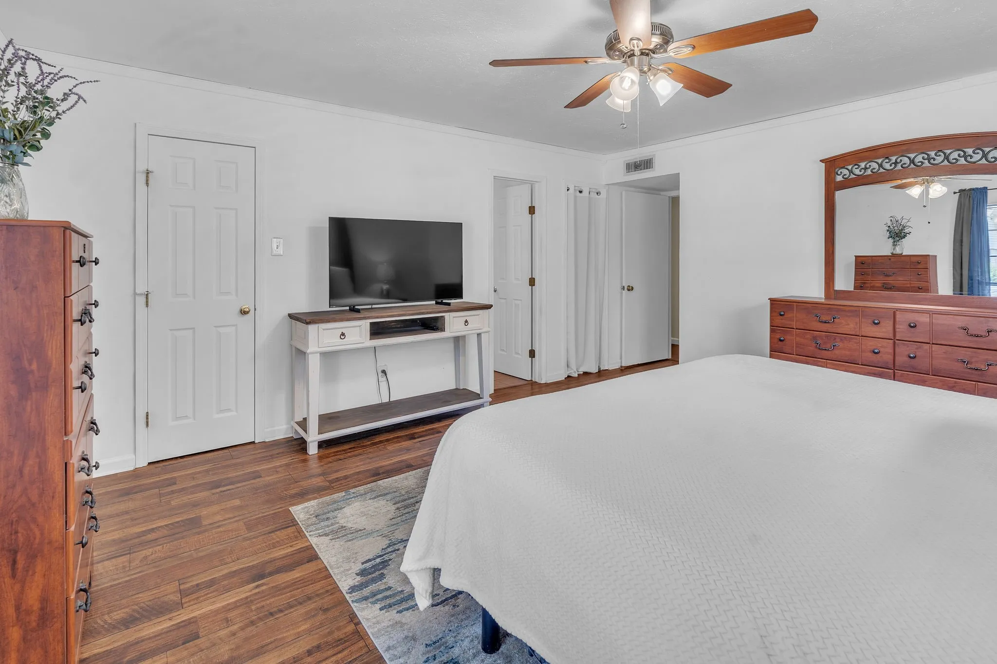 Single Family Residence For Sale in Denton County , 4908 Crawford Drive, The Colony, Texas 75056, 3 Bedroom, 2 Bathroom, 2 Garage spaces, 1,946 Sqft, built in 1977, mls#21345951, Real Estate Agent in The Colony, Homes For Sale in Denton county, Homes For Sale in The Colony, Realtor in The Colony Texas, Real Estate Brokerage Independent Realty Texas, Luminita Cordes Realtor