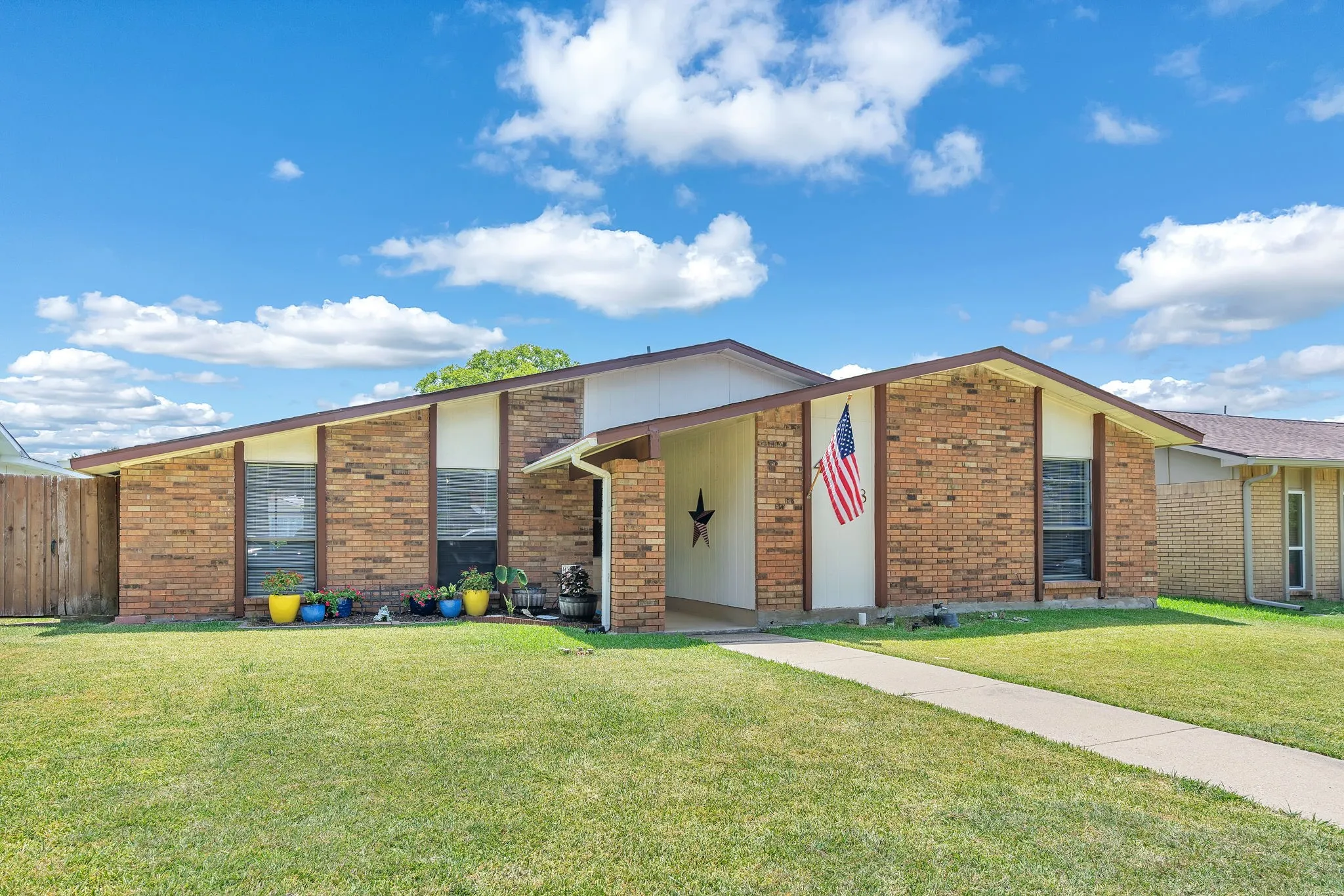 Single Family Residence For Sale in Denton County , 4908 Crawford Drive, The Colony, Texas 75056, 3 Bedroom, 2 Bathroom, 2 Garage spaces, 1,946 Sqft, built in 1977, mls#21345951, Real Estate Agent in The Colony, Homes For Sale in Denton county, Homes For Sale in The Colony, Realtor in The Colony Texas, Real Estate Brokerage Independent Realty Texas, Luminita Cordes Realtor