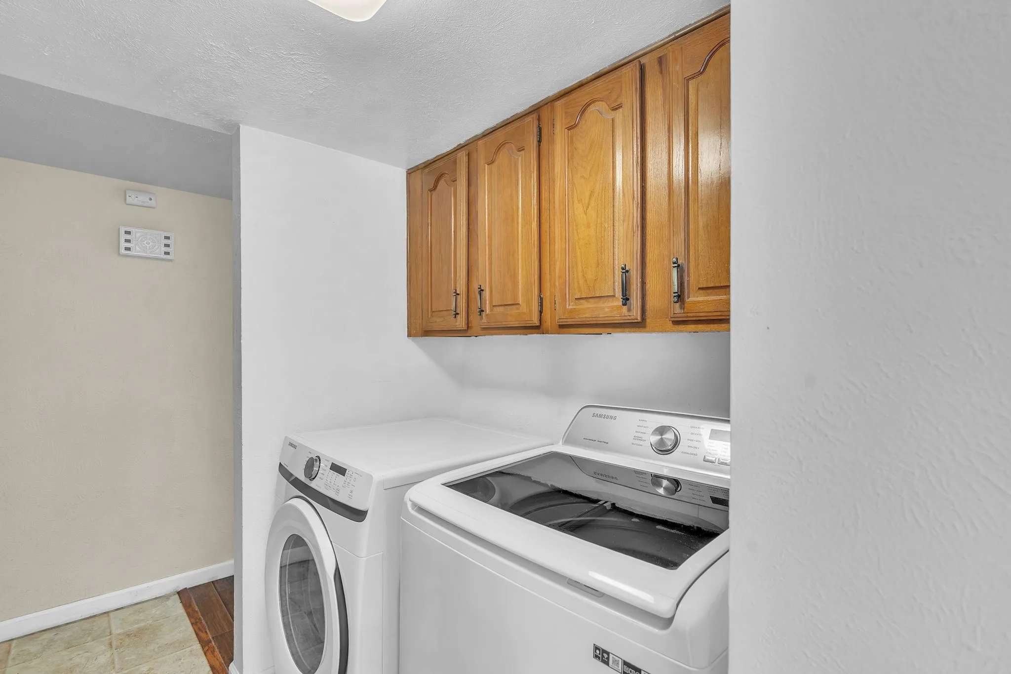 Single Family Residence For Sale in Denton County , 4908 Crawford Drive, The Colony, Texas 75056, 3 Bedroom, 2 Bathroom, 2 Garage spaces, 1,946 Sqft, built in 1977, mls#21345951, Real Estate Agent in The Colony, Homes For Sale in Denton county, Homes For Sale in The Colony, Realtor in The Colony Texas, Real Estate Brokerage Independent Realty Texas, Luminita Cordes Realtor