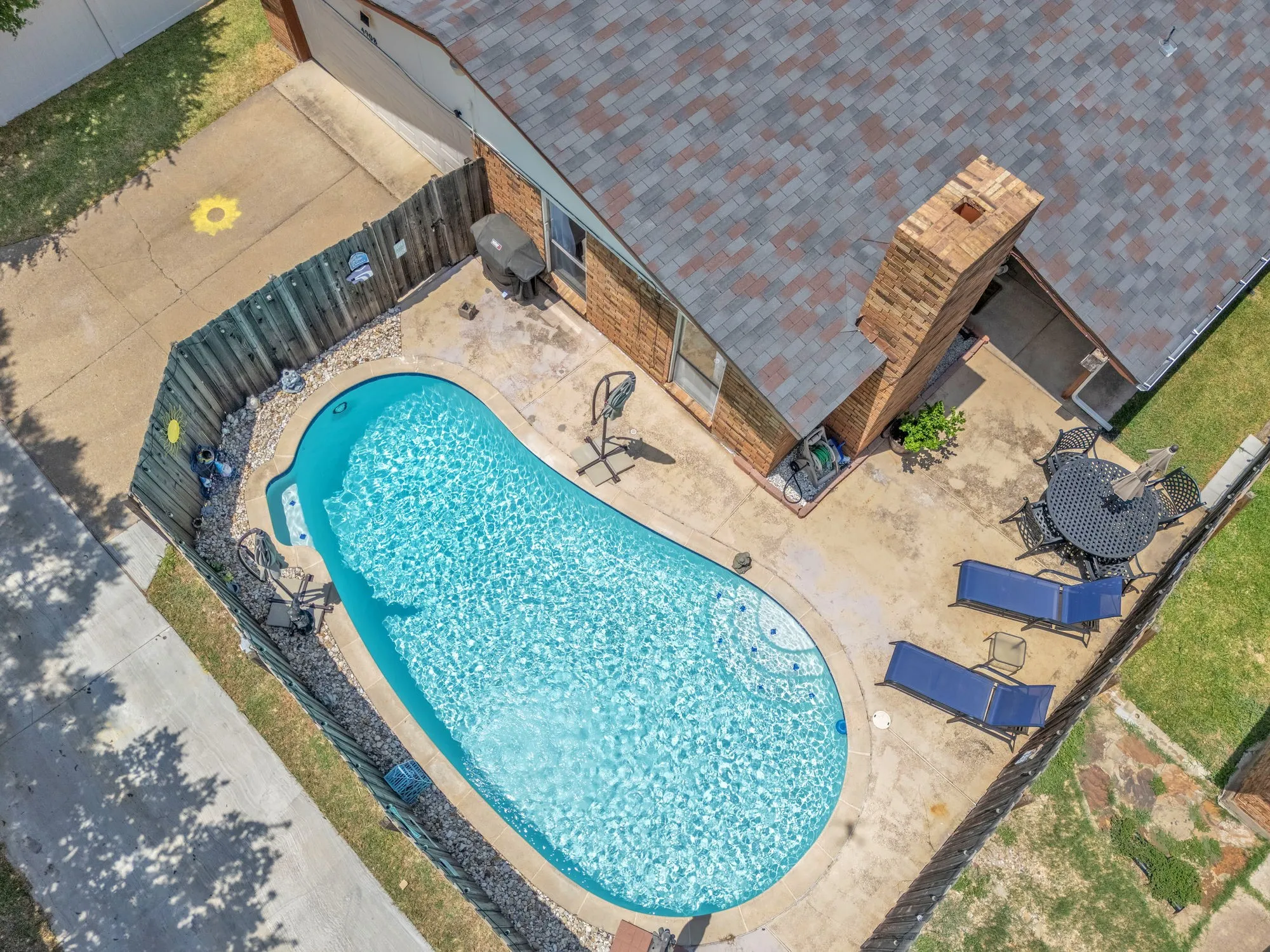Single Family Residence For Sale in Denton County , 4908 Crawford Drive, The Colony, Texas 75056, 3 Bedroom, 2 Bathroom, 2 Garage spaces, 1,946 Sqft, built in 1977, mls#21345951, Real Estate Agent in The Colony, Homes For Sale in Denton county, Homes For Sale in The Colony, Realtor in The Colony Texas, Real Estate Brokerage Independent Realty Texas, Luminita Cordes Realtor
