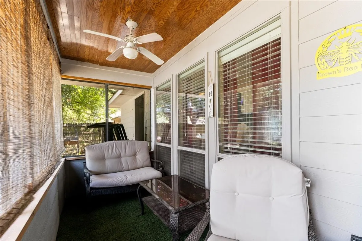 Single Family Residence For Sale in Henderson County , 425 Legendary Lane, Gun Barrel City, Texas 75156, 3 Bedroom, 2 Bathroom, 2 Garage spaces, 1,417 Sqft, built in 2004, mls#21346199, Real Estate Agent in Gun Barrel City, Homes For Sale in Henderson county, Homes For Sale in Gun Barrel City, Realtor in Gun Barrel City Texas, Real Estate Brokerage Independent Realty Texas, Luminita Cordes Realtor