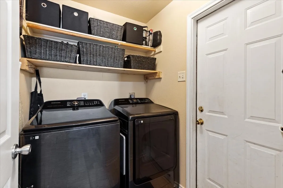 Single Family Residence For Sale in Henderson County , 425 Legendary Lane, Gun Barrel City, Texas 75156, 3 Bedroom, 2 Bathroom, 2 Garage spaces, 1,417 Sqft, built in 2004, mls#21346199, Real Estate Agent in Gun Barrel City, Homes For Sale in Henderson county, Homes For Sale in Gun Barrel City, Realtor in Gun Barrel City Texas, Real Estate Brokerage Independent Realty Texas, Luminita Cordes Realtor