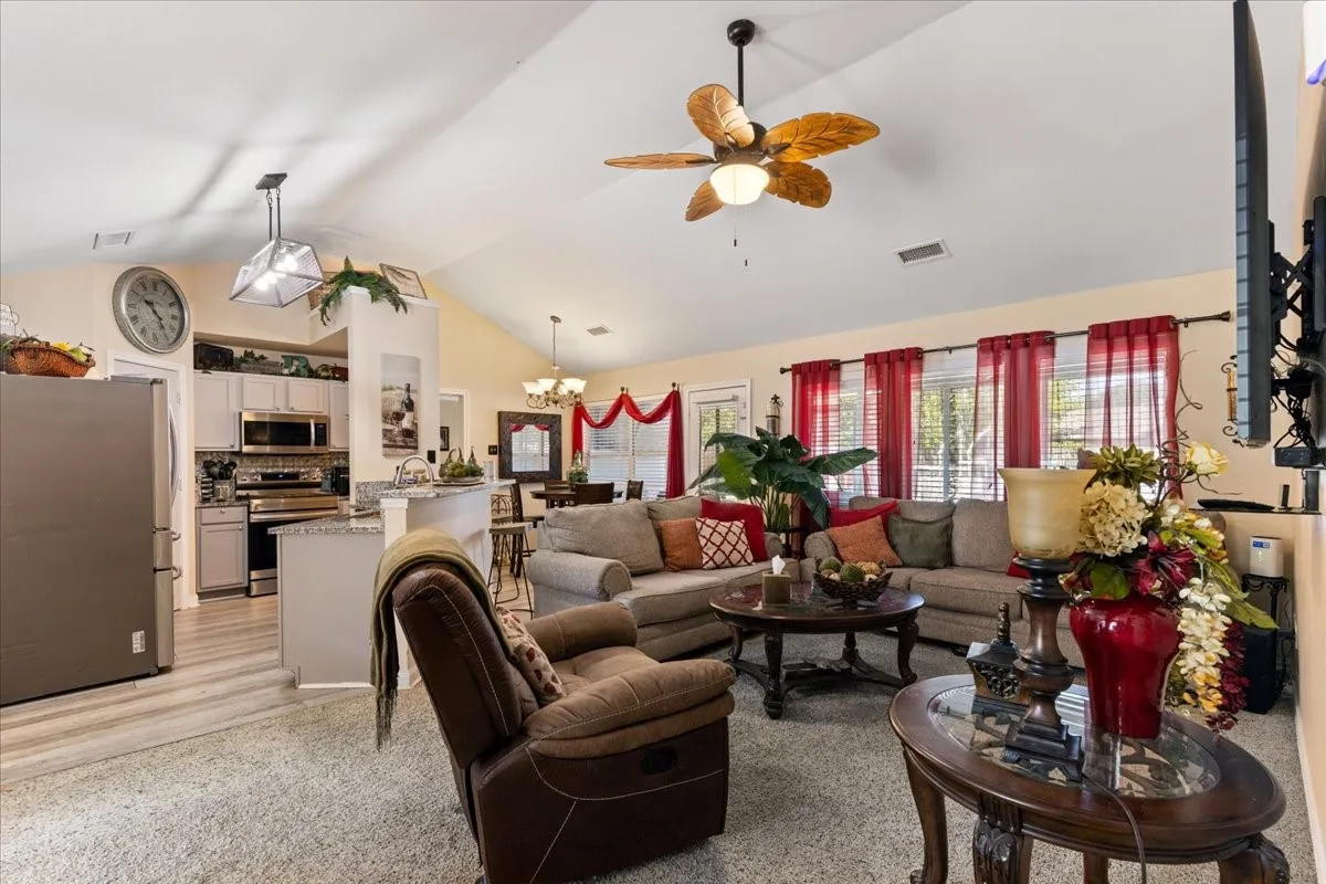 Single Family Residence For Sale in Henderson County , 425 Legendary Lane, Gun Barrel City, Texas 75156, 3 Bedroom, 2 Bathroom, 2 Garage spaces, 1,417 Sqft, built in 2004, mls#21346199, Real Estate Agent in Gun Barrel City, Homes For Sale in Henderson county, Homes For Sale in Gun Barrel City, Realtor in Gun Barrel City Texas, Real Estate Brokerage Independent Realty Texas, Luminita Cordes Realtor