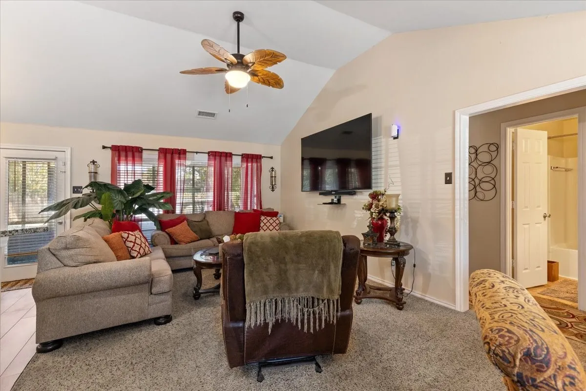 Single Family Residence For Sale in Henderson County , 425 Legendary Lane, Gun Barrel City, Texas 75156, 3 Bedroom, 2 Bathroom, 2 Garage spaces, 1,417 Sqft, built in 2004, mls#21346199, Real Estate Agent in Gun Barrel City, Homes For Sale in Henderson county, Homes For Sale in Gun Barrel City, Realtor in Gun Barrel City Texas, Real Estate Brokerage Independent Realty Texas, Luminita Cordes Realtor