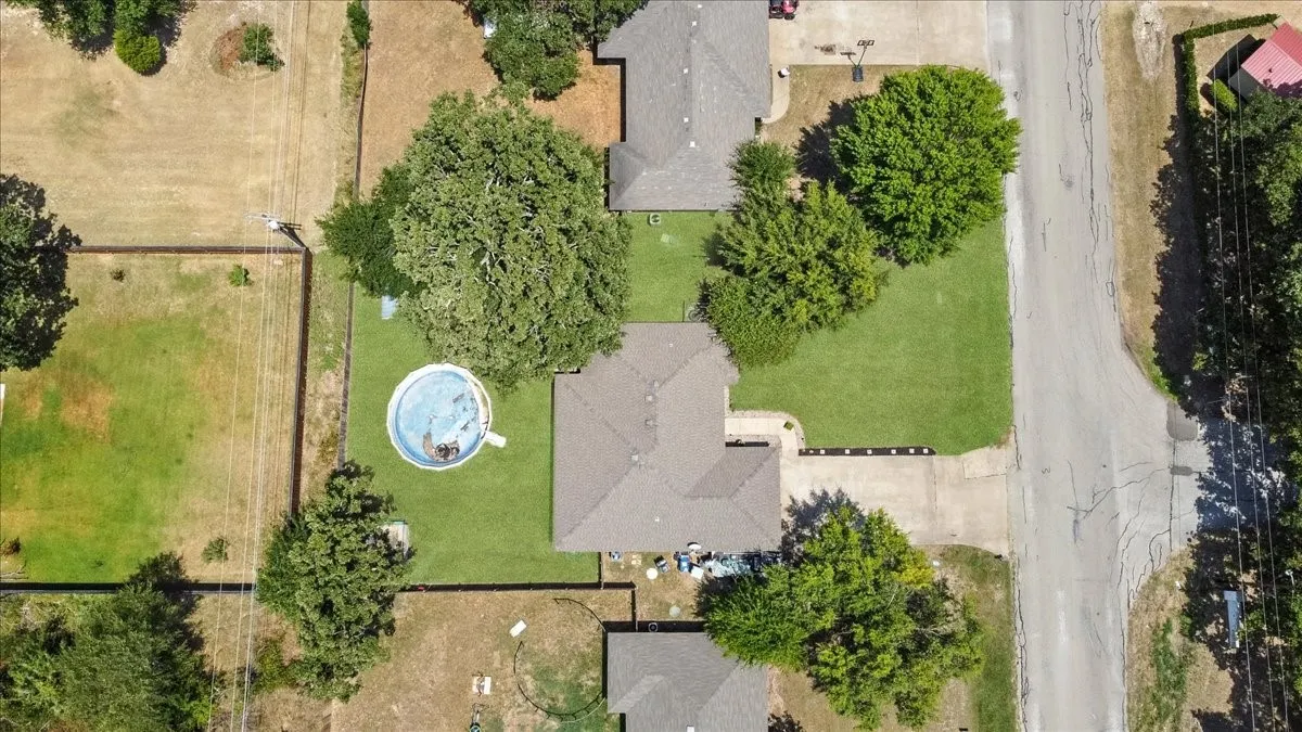 Single Family Residence For Sale in Henderson County , 425 Legendary Lane, Gun Barrel City, Texas 75156, 3 Bedroom, 2 Bathroom, 2 Garage spaces, 1,417 Sqft, built in 2004, mls#21346199, Real Estate Agent in Gun Barrel City, Homes For Sale in Henderson county, Homes For Sale in Gun Barrel City, Realtor in Gun Barrel City Texas, Real Estate Brokerage Independent Realty Texas, Luminita Cordes Realtor