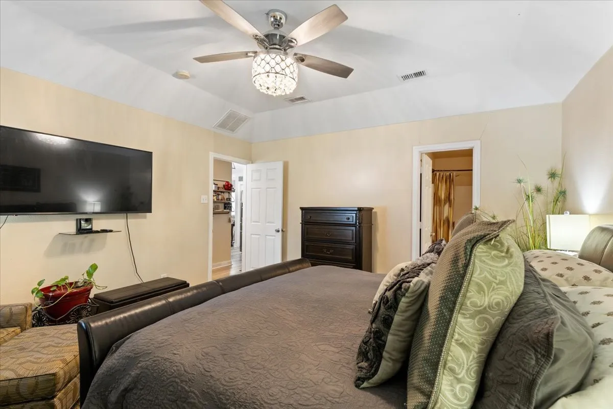 Single Family Residence For Sale in Henderson County , 425 Legendary Lane, Gun Barrel City, Texas 75156, 3 Bedroom, 2 Bathroom, 2 Garage spaces, 1,417 Sqft, built in 2004, mls#21346199, Real Estate Agent in Gun Barrel City, Homes For Sale in Henderson county, Homes For Sale in Gun Barrel City, Realtor in Gun Barrel City Texas, Real Estate Brokerage Independent Realty Texas, Luminita Cordes Realtor