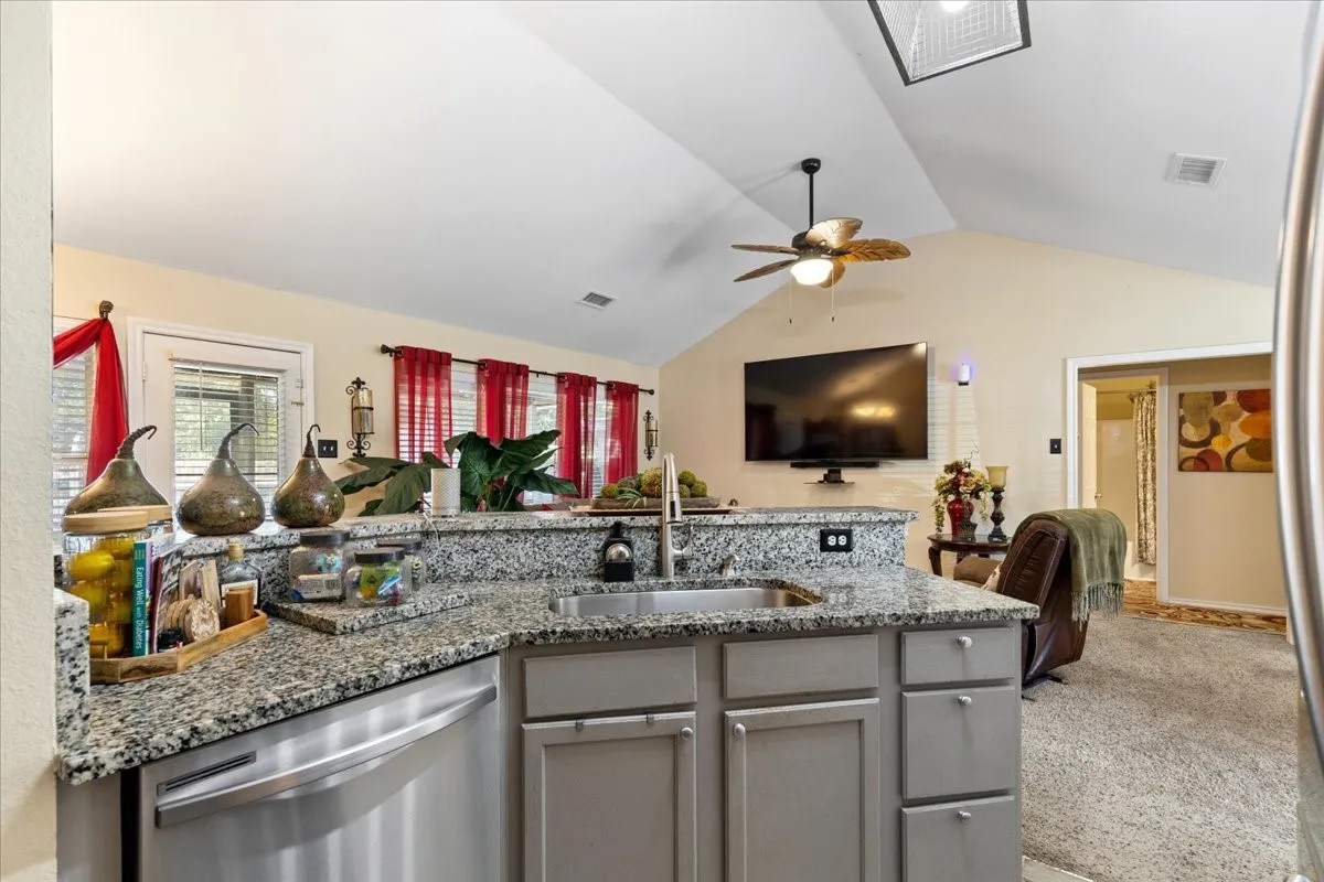 Single Family Residence For Sale in Henderson County , 425 Legendary Lane, Gun Barrel City, Texas 75156, 3 Bedroom, 2 Bathroom, 2 Garage spaces, 1,417 Sqft, built in 2004, mls#21346199, Real Estate Agent in Gun Barrel City, Homes For Sale in Henderson county, Homes For Sale in Gun Barrel City, Realtor in Gun Barrel City Texas, Real Estate Brokerage Independent Realty Texas, Luminita Cordes Realtor