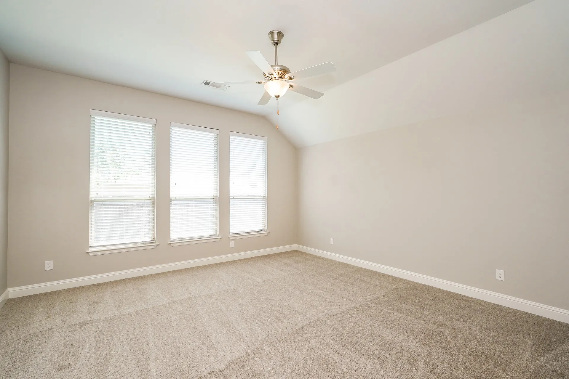 Single Family Residence For Sale in Tarrant County , 7428 Errandale Drive, Fort Worth, Texas 76179, 3 Bedroom, 2 Bathroom, 2 Garage spaces, 1,919 Sqft, built in 2015, mls#21344945, Real Estate Agent in Fort Worth, Homes For Sale in Tarrant county, Homes For Sale in Fort Worth, Realtor in Fort Worth Texas, Real Estate Brokerage Independent Realty Texas, Luminita Cordes Realtor