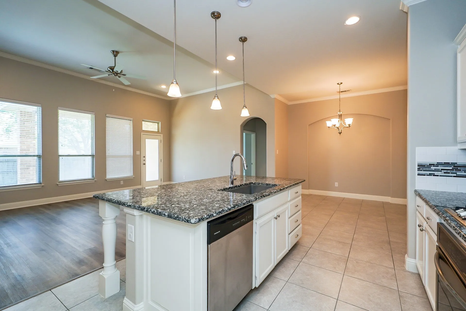 Single Family Residence For Sale in Tarrant County , 7428 Errandale Drive, Fort Worth, Texas 76179, 3 Bedroom, 2 Bathroom, 2 Garage spaces, 1,919 Sqft, built in 2015, mls#21344945, Real Estate Agent in Fort Worth, Homes For Sale in Tarrant county, Homes For Sale in Fort Worth, Realtor in Fort Worth Texas, Real Estate Brokerage Independent Realty Texas, Luminita Cordes Realtor