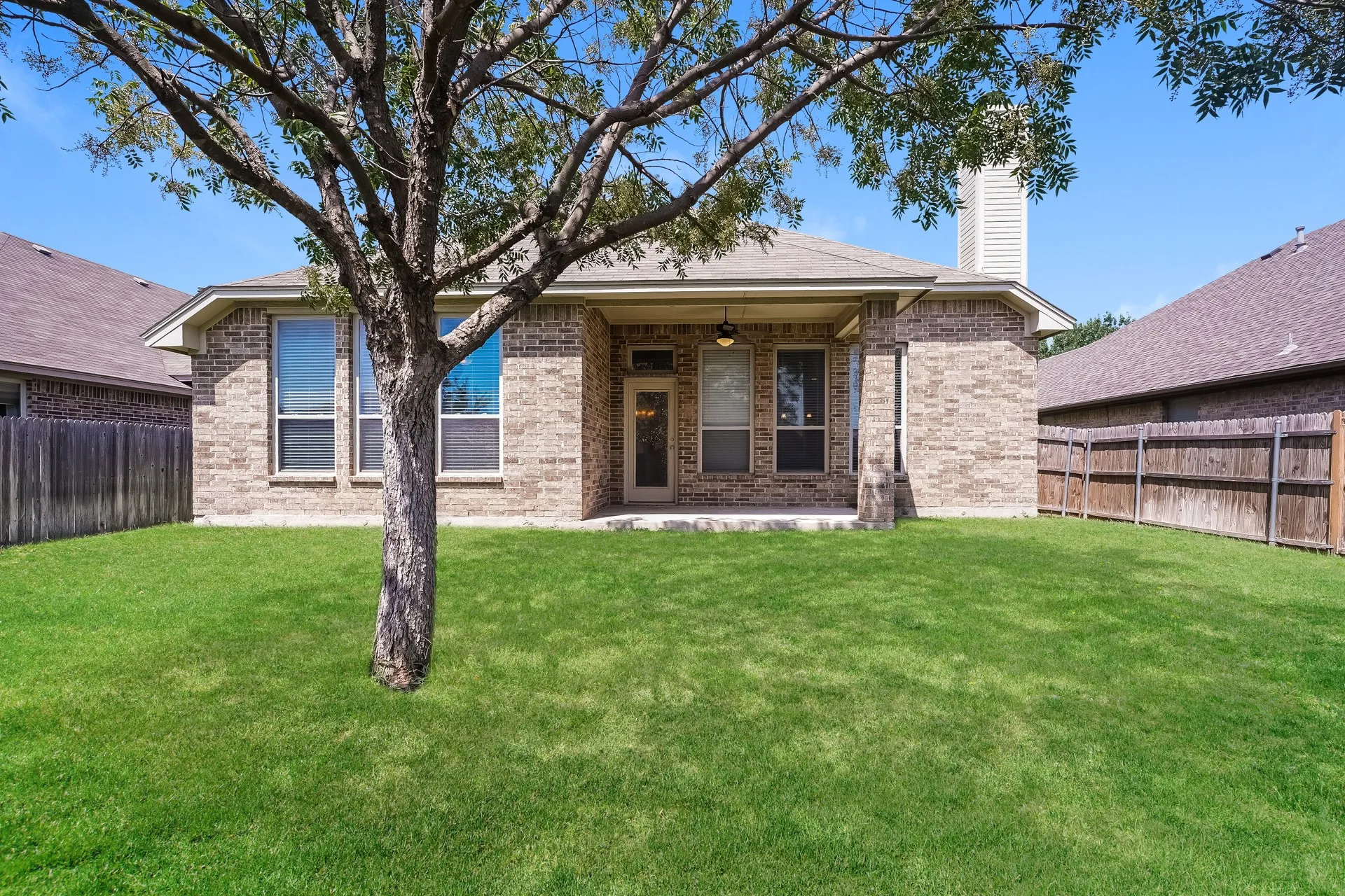 Single Family Residence For Sale in Tarrant County , 7428 Errandale Drive, Fort Worth, Texas 76179, 3 Bedroom, 2 Bathroom, 2 Garage spaces, 1,919 Sqft, built in 2015, mls#21344945, Real Estate Agent in Fort Worth, Homes For Sale in Tarrant county, Homes For Sale in Fort Worth, Realtor in Fort Worth Texas, Real Estate Brokerage Independent Realty Texas, Luminita Cordes Realtor