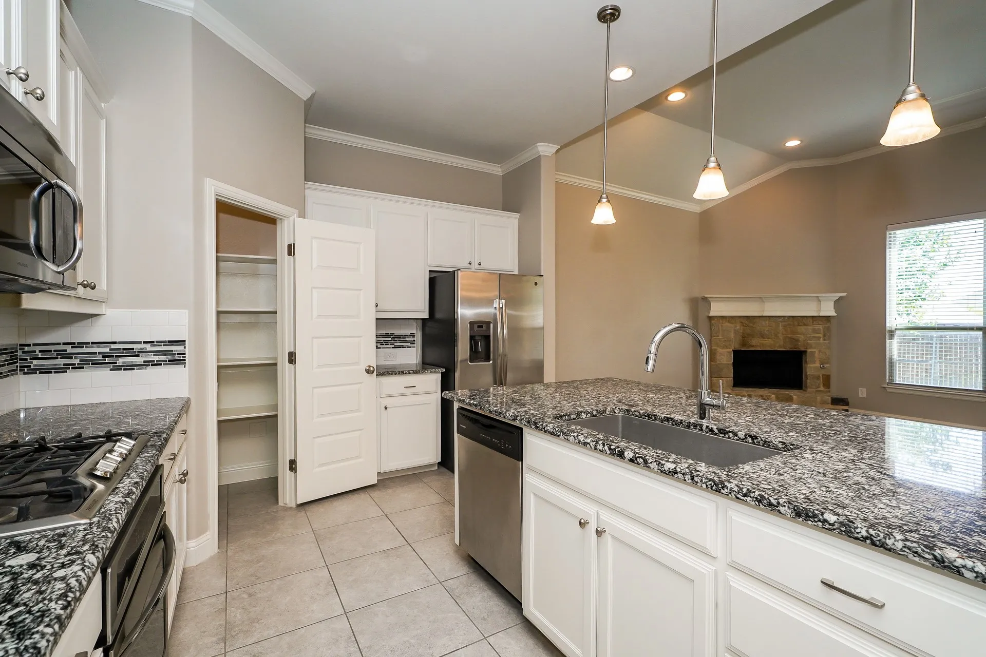 Single Family Residence For Sale in Tarrant County , 7428 Errandale Drive, Fort Worth, Texas 76179, 3 Bedroom, 2 Bathroom, 2 Garage spaces, 1,919 Sqft, built in 2015, mls#21344945, Real Estate Agent in Fort Worth, Homes For Sale in Tarrant county, Homes For Sale in Fort Worth, Realtor in Fort Worth Texas, Real Estate Brokerage Independent Realty Texas, Luminita Cordes Realtor