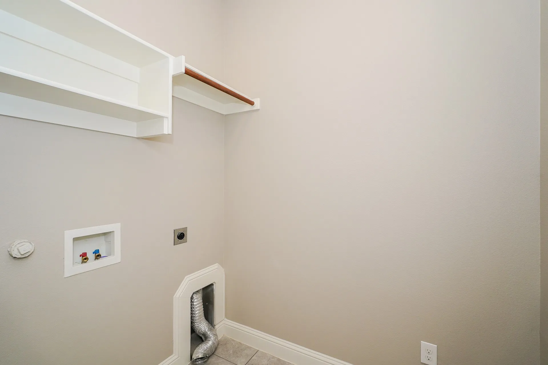 Single Family Residence For Sale in Tarrant County , 7428 Errandale Drive, Fort Worth, Texas 76179, 3 Bedroom, 2 Bathroom, 2 Garage spaces, 1,919 Sqft, built in 2015, mls#21344945, Real Estate Agent in Fort Worth, Homes For Sale in Tarrant county, Homes For Sale in Fort Worth, Realtor in Fort Worth Texas, Real Estate Brokerage Independent Realty Texas, Luminita Cordes Realtor