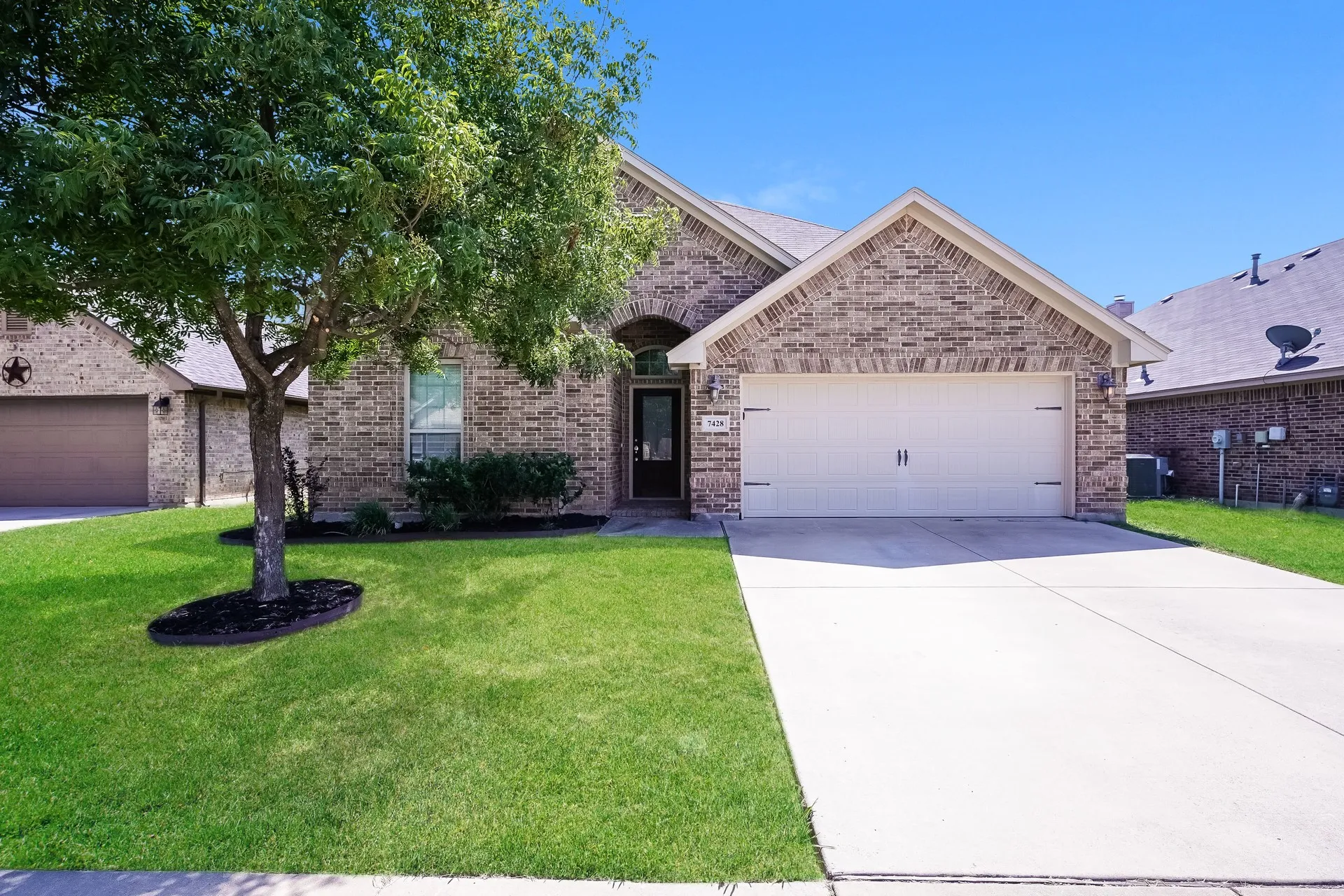 Single Family Residence For Sale in Tarrant County , 7428 Errandale Drive, Fort Worth, Texas 76179, 3 Bedroom, 2 Bathroom, 2 Garage spaces, 1,919 Sqft, built in 2015, mls#21344945, Real Estate Agent in Fort Worth, Homes For Sale in Tarrant county, Homes For Sale in Fort Worth, Realtor in Fort Worth Texas, Real Estate Brokerage Independent Realty Texas, Luminita Cordes Realtor