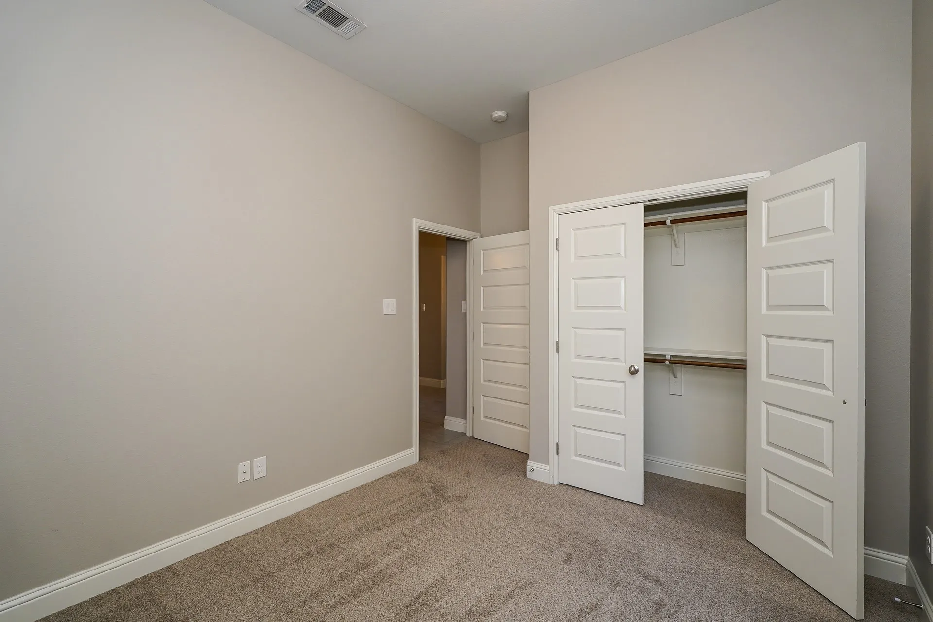Single Family Residence For Sale in Tarrant County , 7428 Errandale Drive, Fort Worth, Texas 76179, 3 Bedroom, 2 Bathroom, 2 Garage spaces, 1,919 Sqft, built in 2015, mls#21344945, Real Estate Agent in Fort Worth, Homes For Sale in Tarrant county, Homes For Sale in Fort Worth, Realtor in Fort Worth Texas, Real Estate Brokerage Independent Realty Texas, Luminita Cordes Realtor