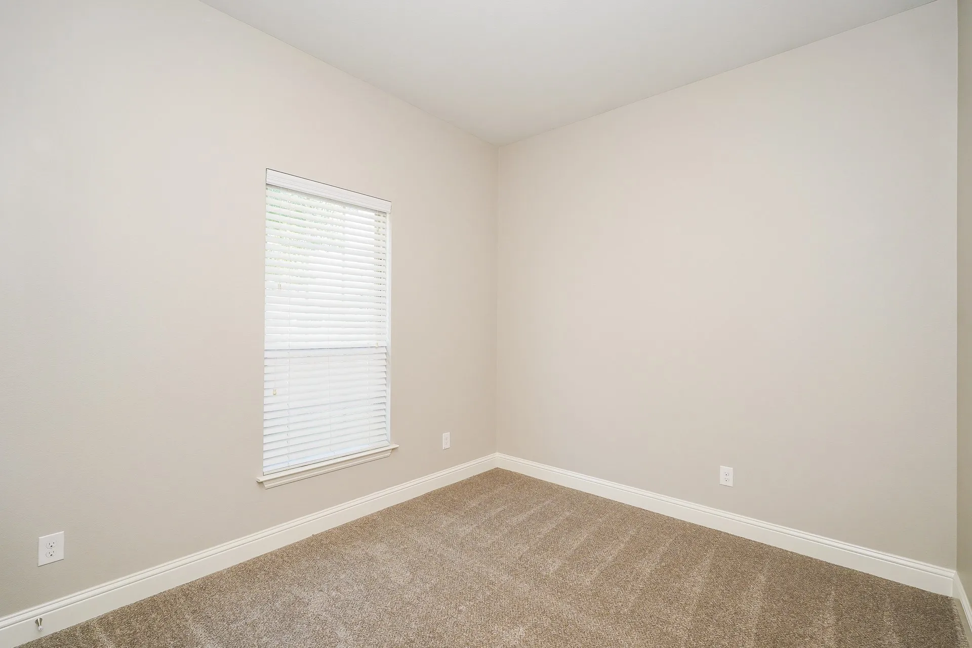 Single Family Residence For Sale in Tarrant County , 7428 Errandale Drive, Fort Worth, Texas 76179, 3 Bedroom, 2 Bathroom, 2 Garage spaces, 1,919 Sqft, built in 2015, mls#21344945, Real Estate Agent in Fort Worth, Homes For Sale in Tarrant county, Homes For Sale in Fort Worth, Realtor in Fort Worth Texas, Real Estate Brokerage Independent Realty Texas, Luminita Cordes Realtor