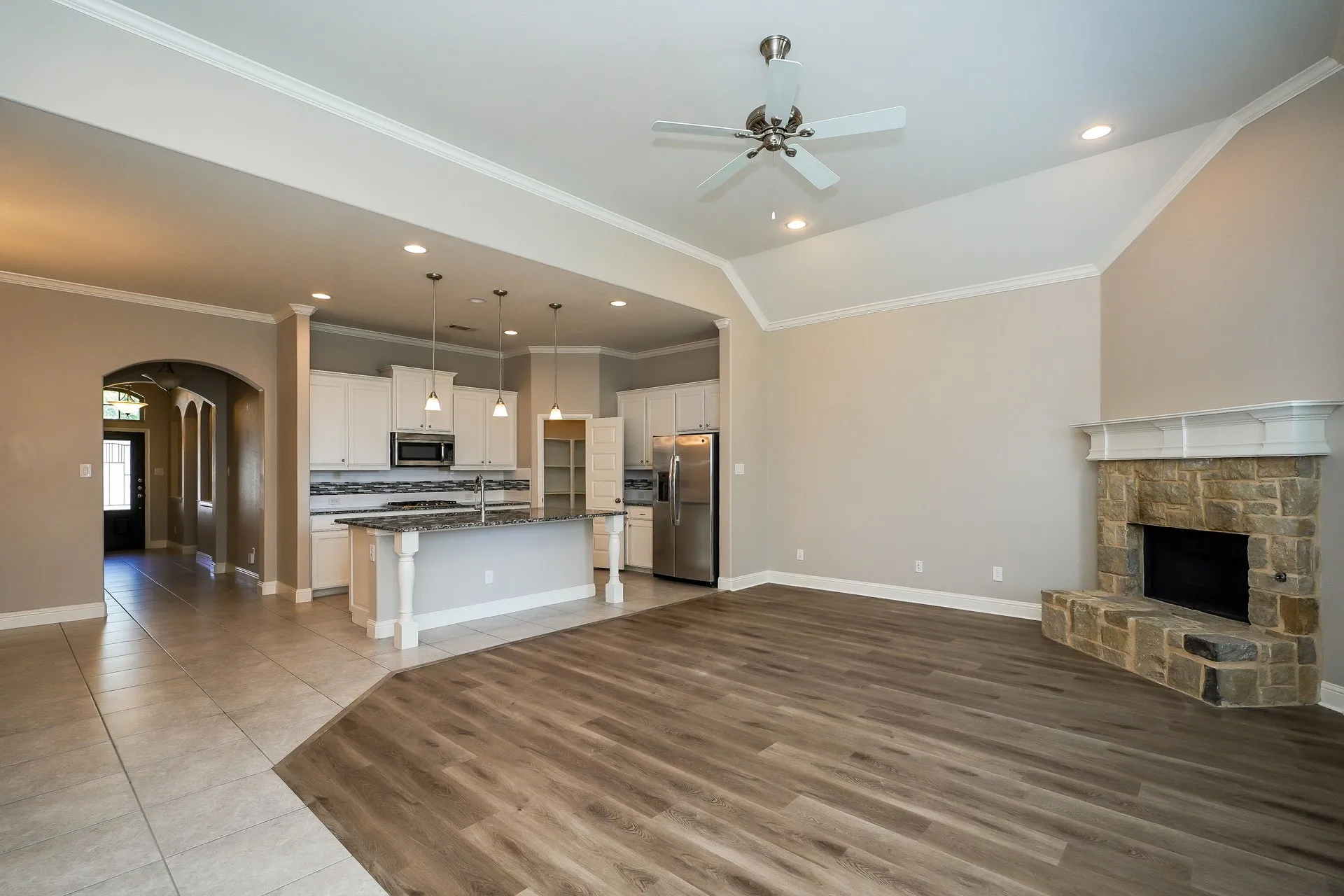 Single Family Residence For Sale in Tarrant County , 7428 Errandale Drive, Fort Worth, Texas 76179, 3 Bedroom, 2 Bathroom, 2 Garage spaces, 1,919 Sqft, built in 2015, mls#21344945, Real Estate Agent in Fort Worth, Homes For Sale in Tarrant county, Homes For Sale in Fort Worth, Realtor in Fort Worth Texas, Real Estate Brokerage Independent Realty Texas, Luminita Cordes Realtor
