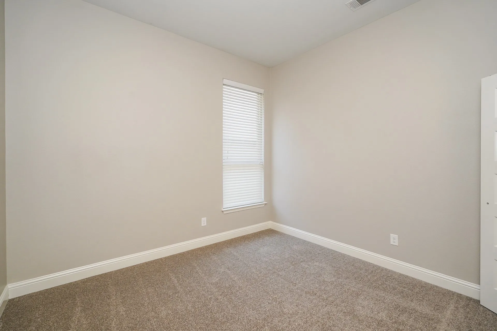 Single Family Residence For Sale in Tarrant County , 7428 Errandale Drive, Fort Worth, Texas 76179, 3 Bedroom, 2 Bathroom, 2 Garage spaces, 1,919 Sqft, built in 2015, mls#21344945, Real Estate Agent in Fort Worth, Homes For Sale in Tarrant county, Homes For Sale in Fort Worth, Realtor in Fort Worth Texas, Real Estate Brokerage Independent Realty Texas, Luminita Cordes Realtor