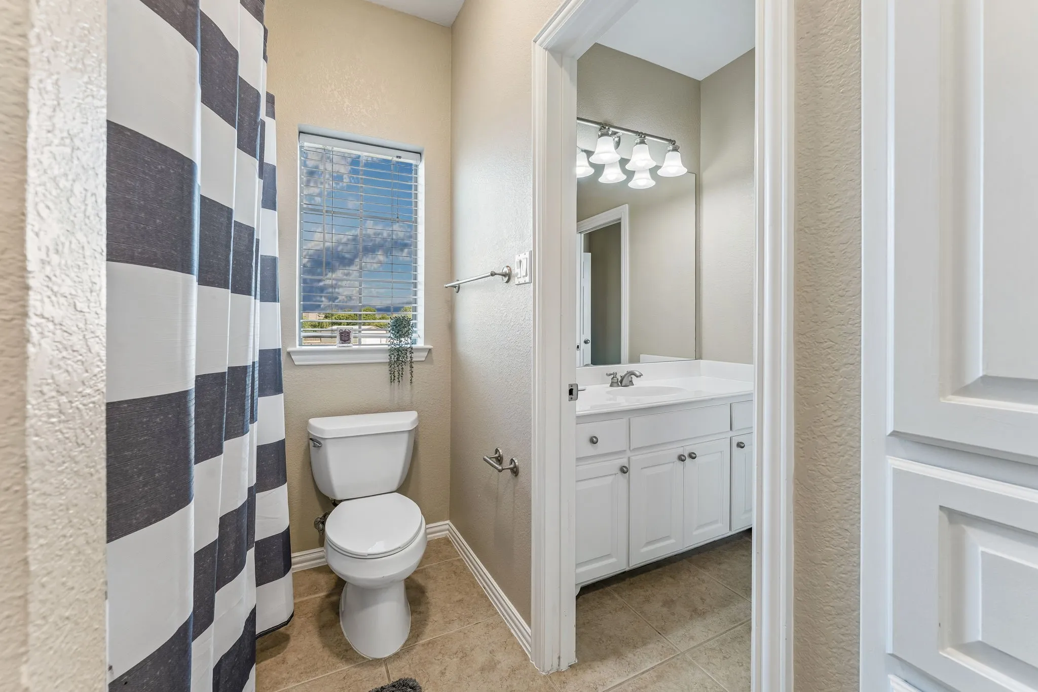 Jack and jill bath attached to the two guest bedrooms up stairs.