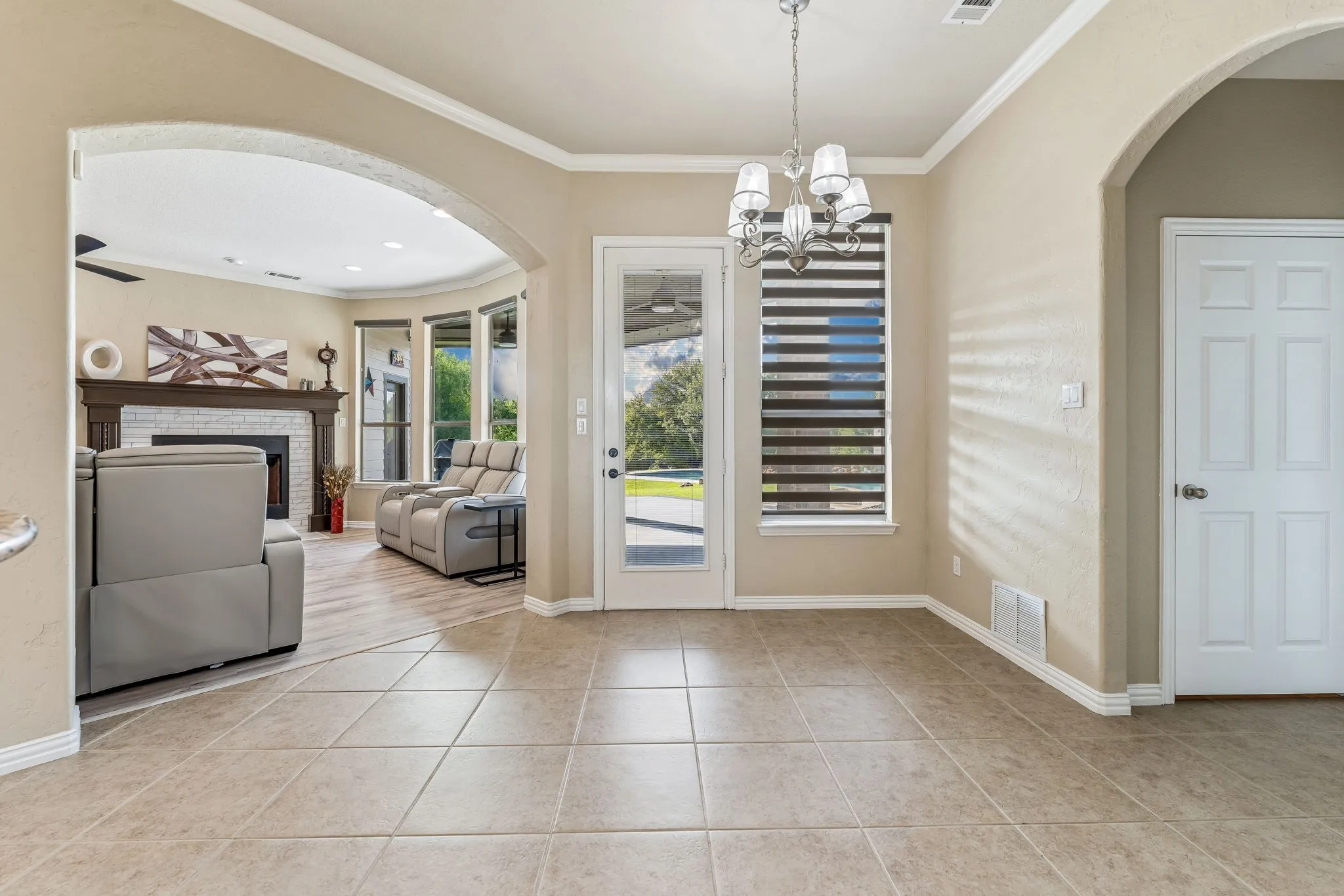 Breakfast area with access to the back yard.
