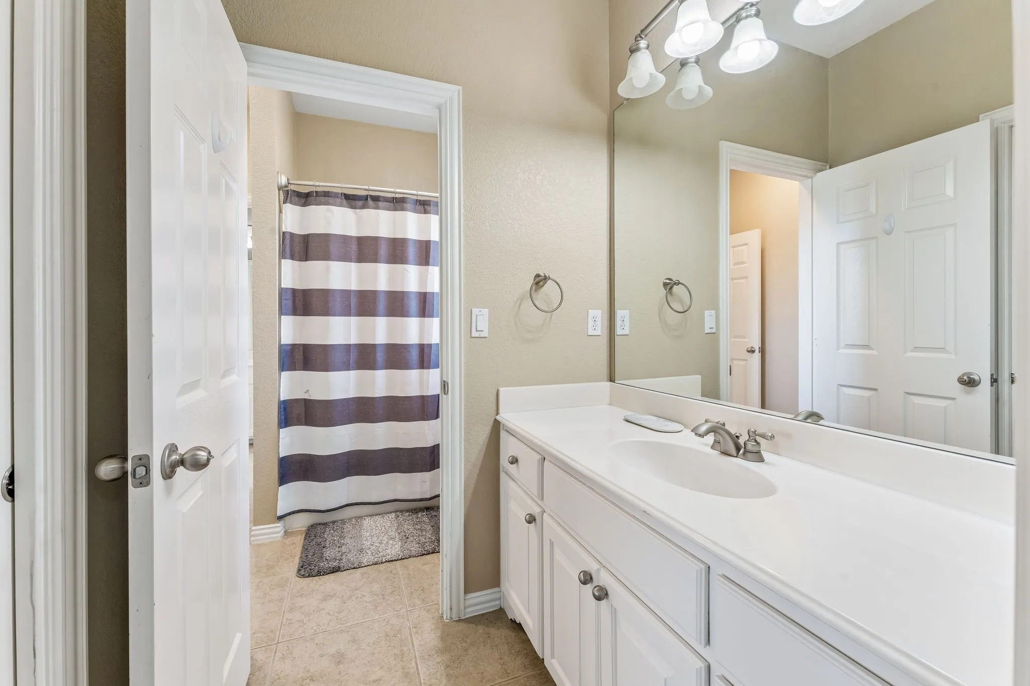 One half of the Jack and jill bath attached to the two guest bedrooms up stairs.