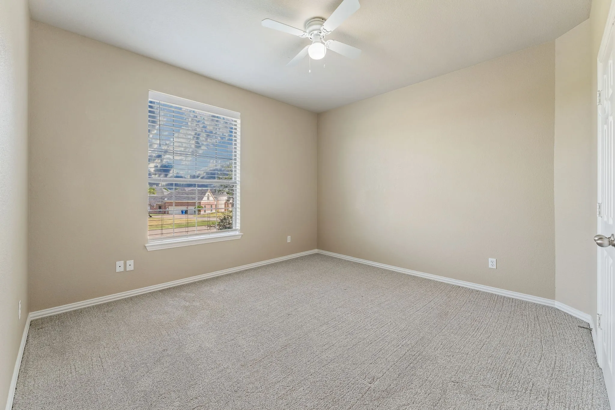 Guest bedroom.