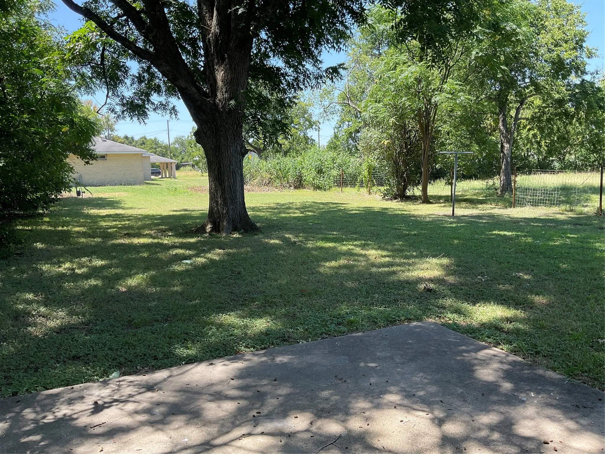Single Family Residence For Sale in Falls County , 820 Coleman Street, Marlin, Texas 76661, 3 Bedroom, 1 Bathroom, Garage spaces, 983 Sqft, built in 1972, mls#21339718, Real Estate Agent in Marlin, Homes For Sale in Falls county, Homes For Sale in Marlin, Realtor in Marlin Texas, Real Estate Brokerage Independent Realty Texas, Luminita Cordes Realtor