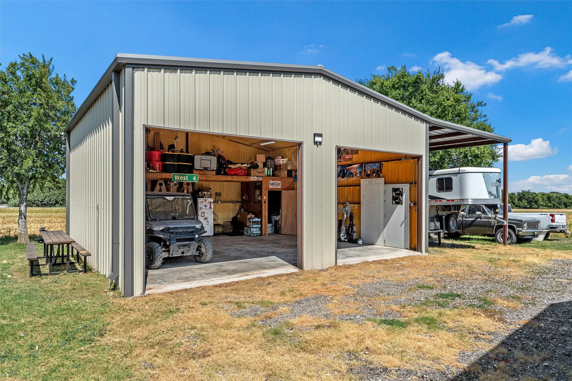 Single Family Residence For Sale in Hill County , 602 S 3rd Street, Abbott, Texas 76621, 3 Bedroom, 2 Bathroom, 2 Garage spaces, 1,976 Sqft, built in 2018, mls#21346710, Real Estate Agent in Abbott, Homes For Sale in Hill county, Homes For Sale in Abbott, Realtor in Abbott Texas, Real Estate Brokerage Independent Realty Texas, Luminita Cordes Realtor