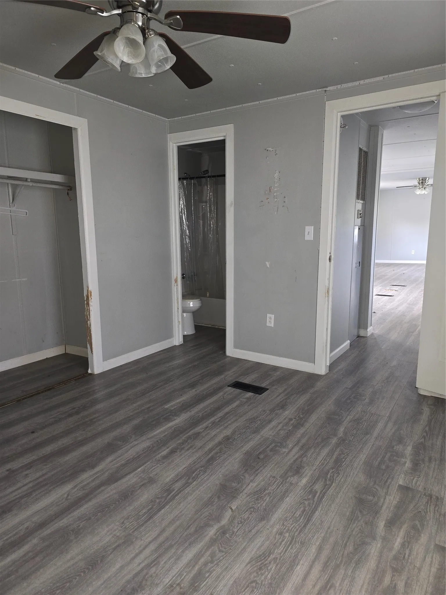Single Family Residence For Sale in Hood County , 3903 Montgomery Drive, Granbury, Texas 76049, 2 Bedroom, 2 Bathroom, Garage spaces, 840 Sqft, built in 1981, mls#21346236, Real Estate Agent in Granbury, Homes For Sale in Hood county, Homes For Sale in Granbury, Realtor in Granbury Texas, Real Estate Brokerage Independent Realty Texas, Luminita Cordes Realtor