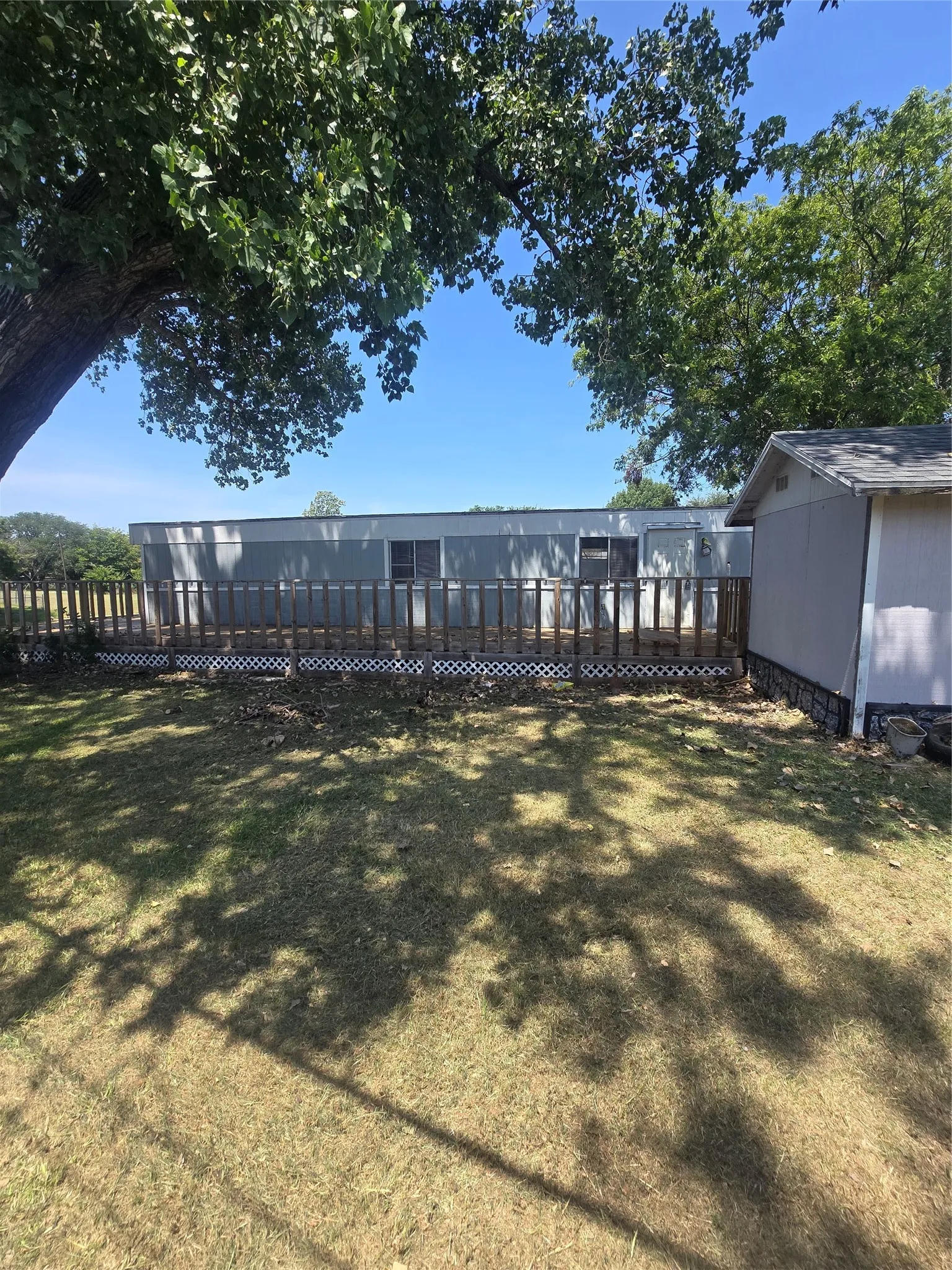 Single Family Residence For Sale in Hood County , 3903 Montgomery Drive, Granbury, Texas 76049, 2 Bedroom, 2 Bathroom, Garage spaces, 840 Sqft, built in 1981, mls#21346236, Real Estate Agent in Granbury, Homes For Sale in Hood county, Homes For Sale in Granbury, Realtor in Granbury Texas, Real Estate Brokerage Independent Realty Texas, Luminita Cordes Realtor