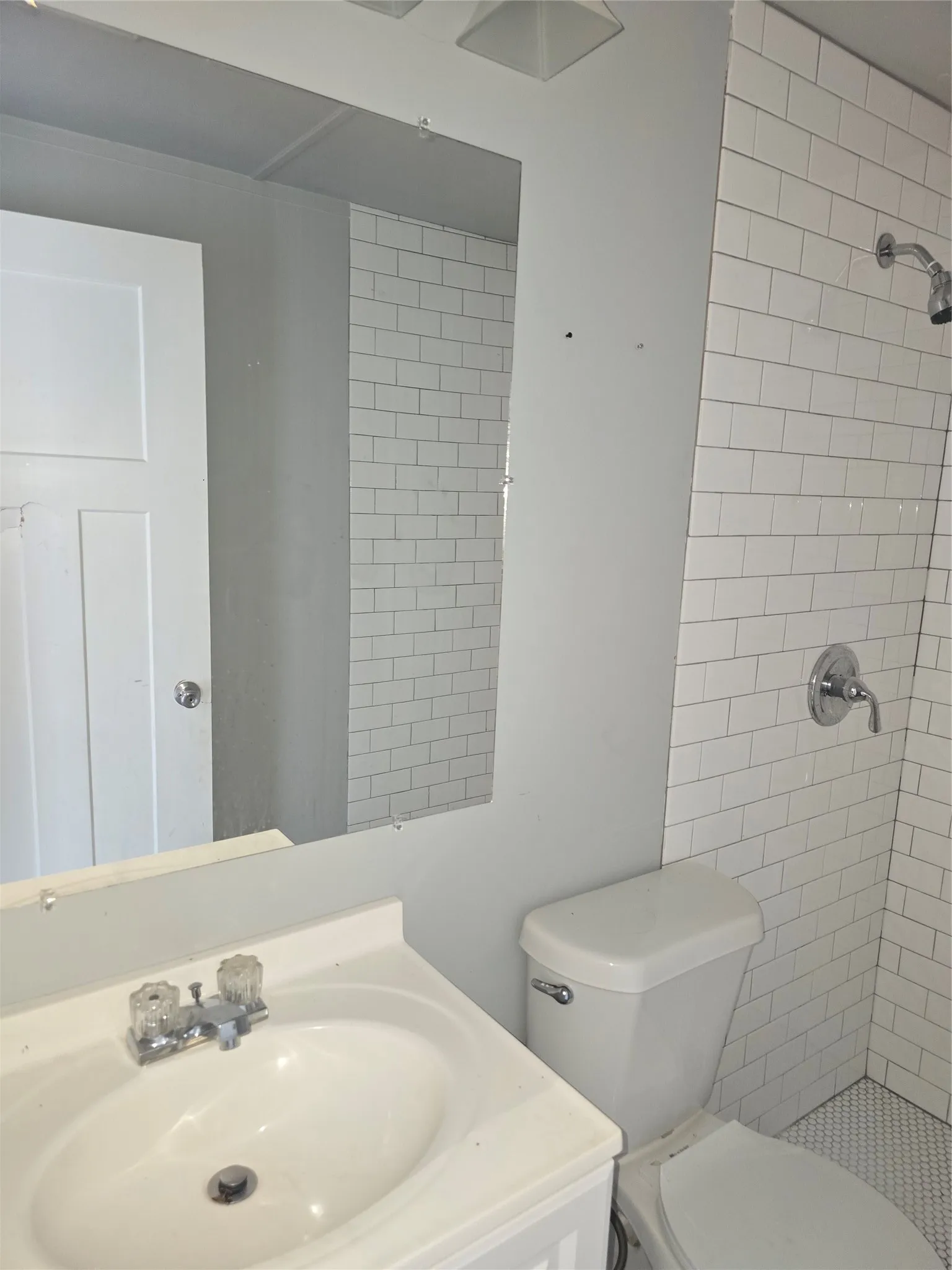 Single Family Residence For Sale in Hood County , 3903 Montgomery Drive, Granbury, Texas 76049, 2 Bedroom, 2 Bathroom, Garage spaces, 840 Sqft, built in 1981, mls#21346236, Real Estate Agent in Granbury, Homes For Sale in Hood county, Homes For Sale in Granbury, Realtor in Granbury Texas, Real Estate Brokerage Independent Realty Texas, Luminita Cordes Realtor