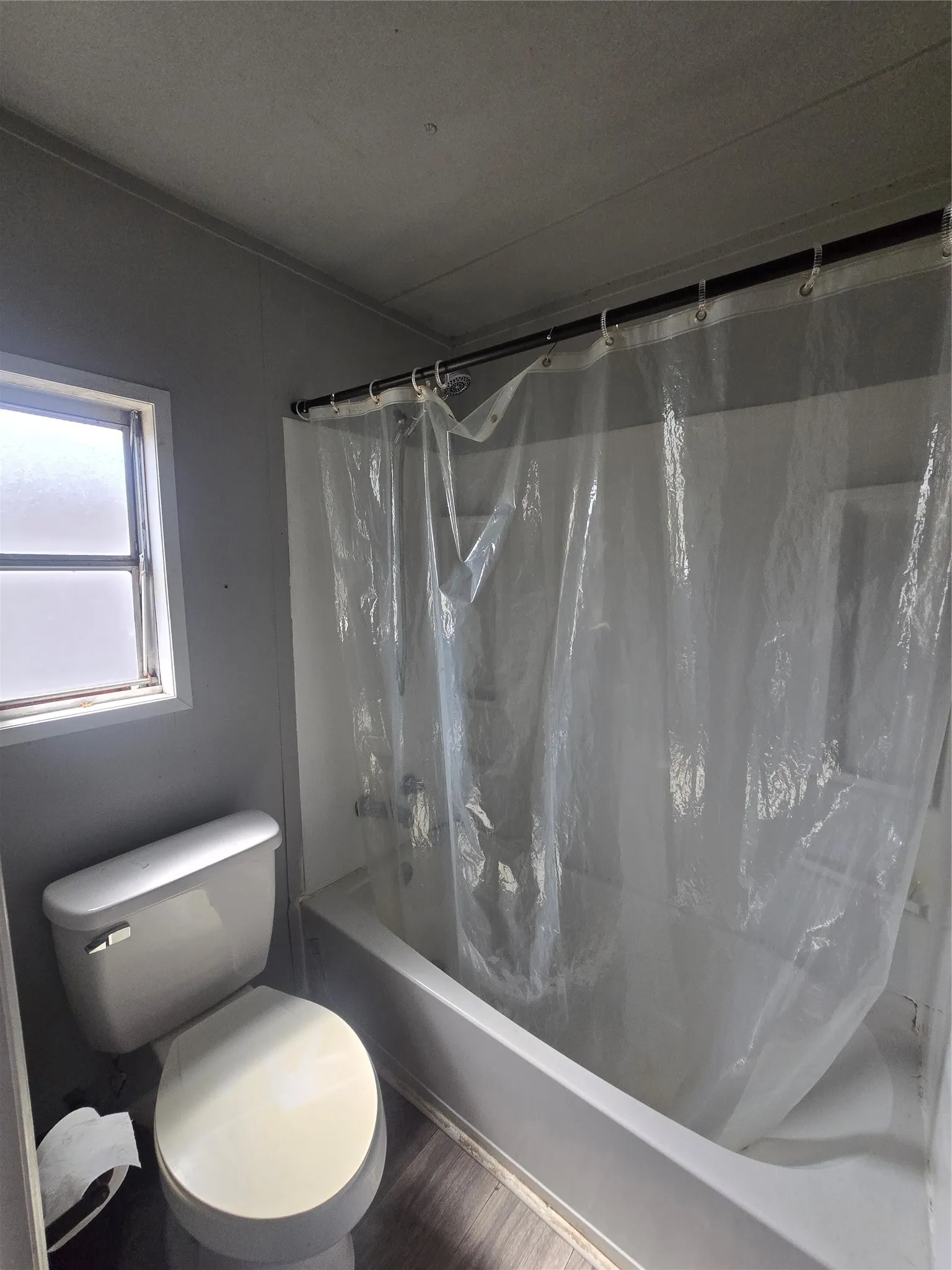 Single Family Residence For Sale in Hood County , 3903 Montgomery Drive, Granbury, Texas 76049, 2 Bedroom, 2 Bathroom, Garage spaces, 840 Sqft, built in 1981, mls#21346236, Real Estate Agent in Granbury, Homes For Sale in Hood county, Homes For Sale in Granbury, Realtor in Granbury Texas, Real Estate Brokerage Independent Realty Texas, Luminita Cordes Realtor