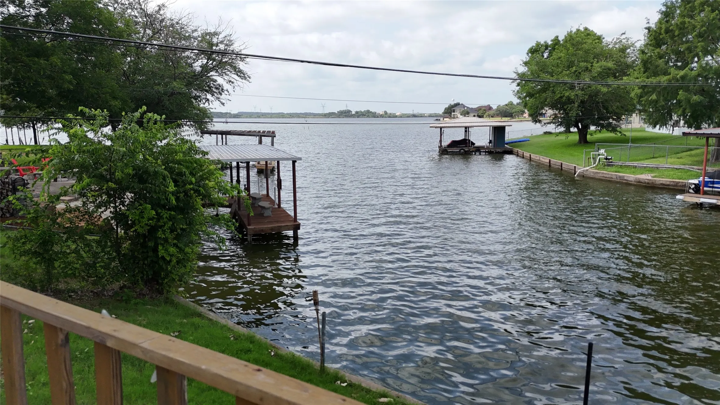 Single Family Residence For Sale in Hood County , 3903 Montgomery Drive, Granbury, Texas 76049, 2 Bedroom, 2 Bathroom, Garage spaces, 840 Sqft, built in 1981, mls#21346236, Real Estate Agent in Granbury, Homes For Sale in Hood county, Homes For Sale in Granbury, Realtor in Granbury Texas, Real Estate Brokerage Independent Realty Texas, Luminita Cordes Realtor