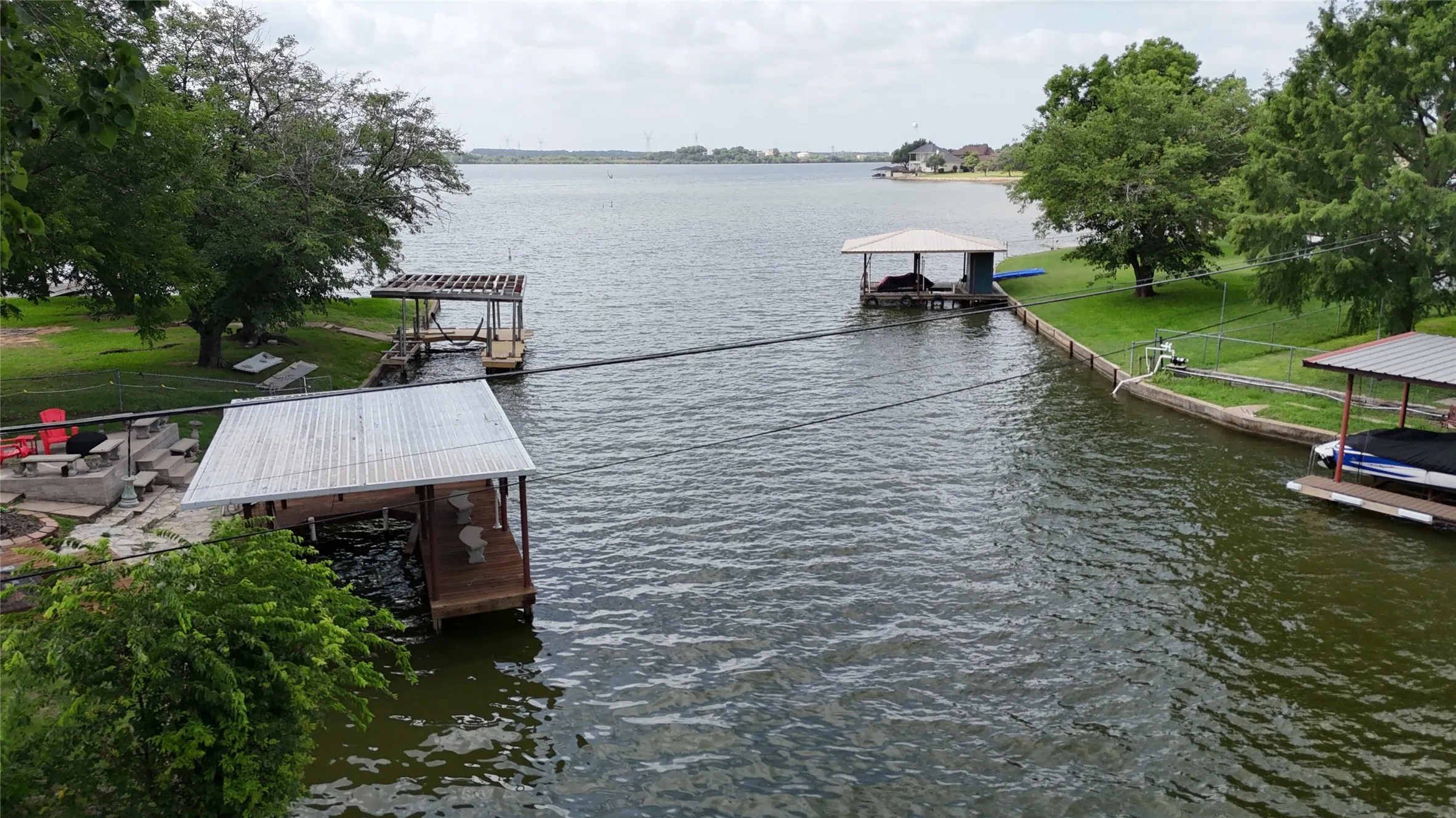 Single Family Residence For Sale in Hood County , 3903 Montgomery Drive, Granbury, Texas 76049, 2 Bedroom, 2 Bathroom, Garage spaces, 840 Sqft, built in 1981, mls#21346236, Real Estate Agent in Granbury, Homes For Sale in Hood county, Homes For Sale in Granbury, Realtor in Granbury Texas, Real Estate Brokerage Independent Realty Texas, Luminita Cordes Realtor