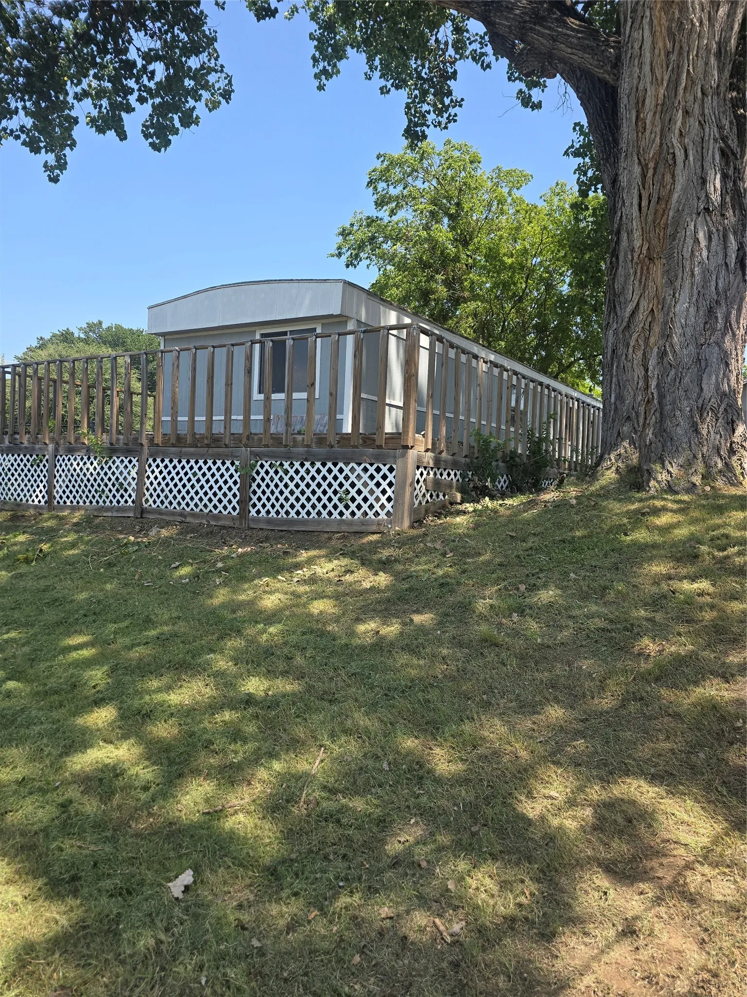Single Family Residence For Sale in Hood County , 3903 Montgomery Drive, Granbury, Texas 76049, 2 Bedroom, 2 Bathroom, Garage spaces, 840 Sqft, built in 1981, mls#21346236, Real Estate Agent in Granbury, Homes For Sale in Hood county, Homes For Sale in Granbury, Realtor in Granbury Texas, Real Estate Brokerage Independent Realty Texas, Luminita Cordes Realtor