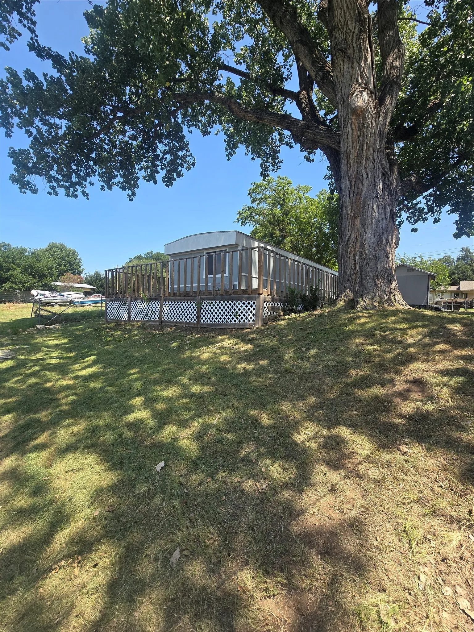 Single Family Residence For Sale in Hood County , 3903 Montgomery Drive, Granbury, Texas 76049, 2 Bedroom, 2 Bathroom, Garage spaces, 840 Sqft, built in 1981, mls#21346236, Real Estate Agent in Granbury, Homes For Sale in Hood county, Homes For Sale in Granbury, Realtor in Granbury Texas, Real Estate Brokerage Independent Realty Texas, Luminita Cordes Realtor