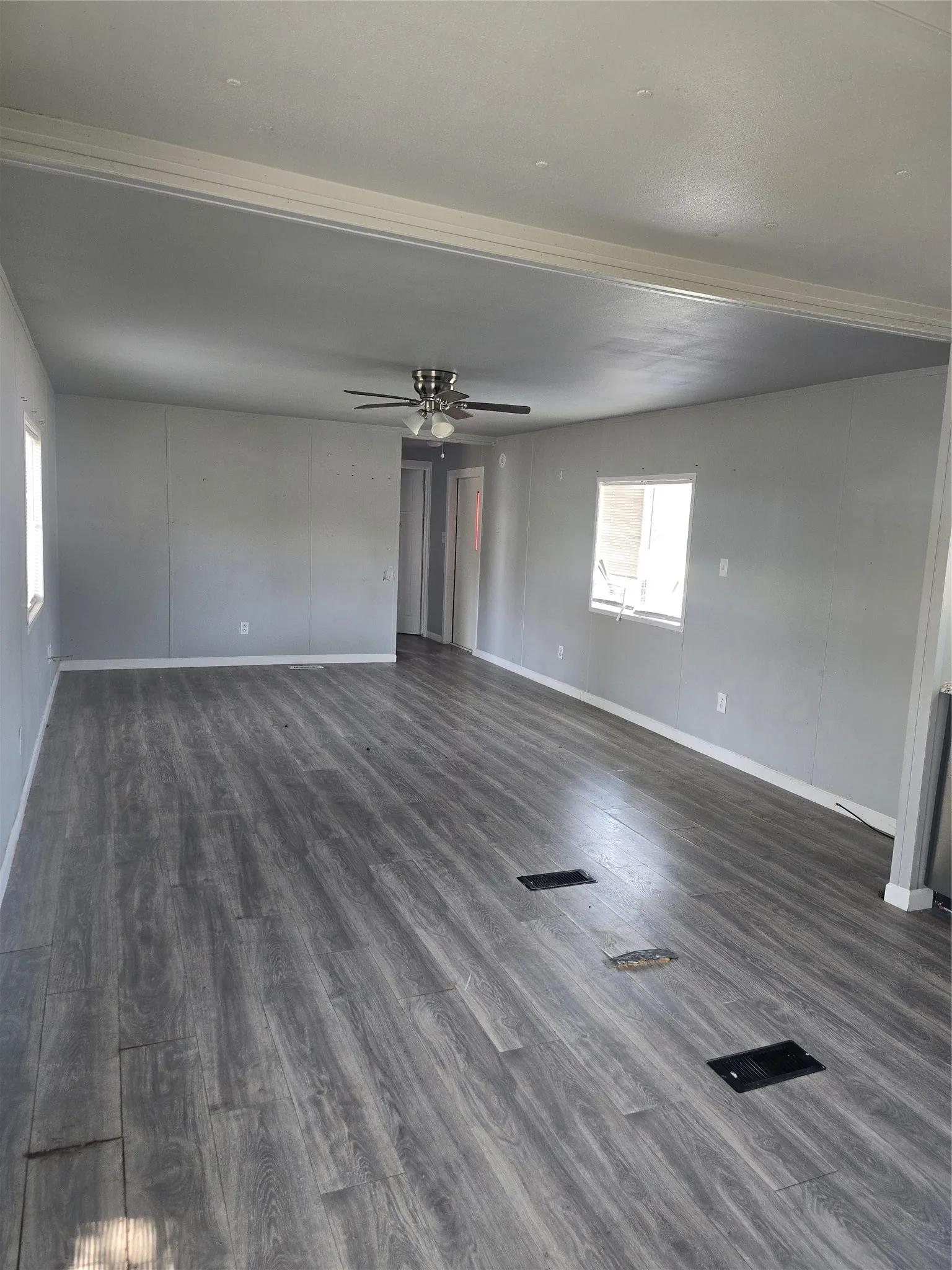 Single Family Residence For Sale in Hood County , 3903 Montgomery Drive, Granbury, Texas 76049, 2 Bedroom, 2 Bathroom, Garage spaces, 840 Sqft, built in 1981, mls#21346236, Real Estate Agent in Granbury, Homes For Sale in Hood county, Homes For Sale in Granbury, Realtor in Granbury Texas, Real Estate Brokerage Independent Realty Texas, Luminita Cordes Realtor