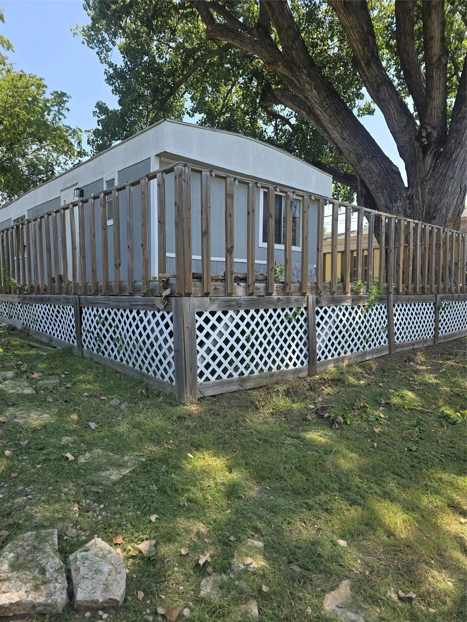 Single Family Residence For Sale in Hood County , 3903 Montgomery Drive, Granbury, Texas 76049, 2 Bedroom, 2 Bathroom, Garage spaces, 840 Sqft, built in 1981, mls#21346236, Real Estate Agent in Granbury, Homes For Sale in Hood county, Homes For Sale in Granbury, Realtor in Granbury Texas, Real Estate Brokerage Independent Realty Texas, Luminita Cordes Realtor
