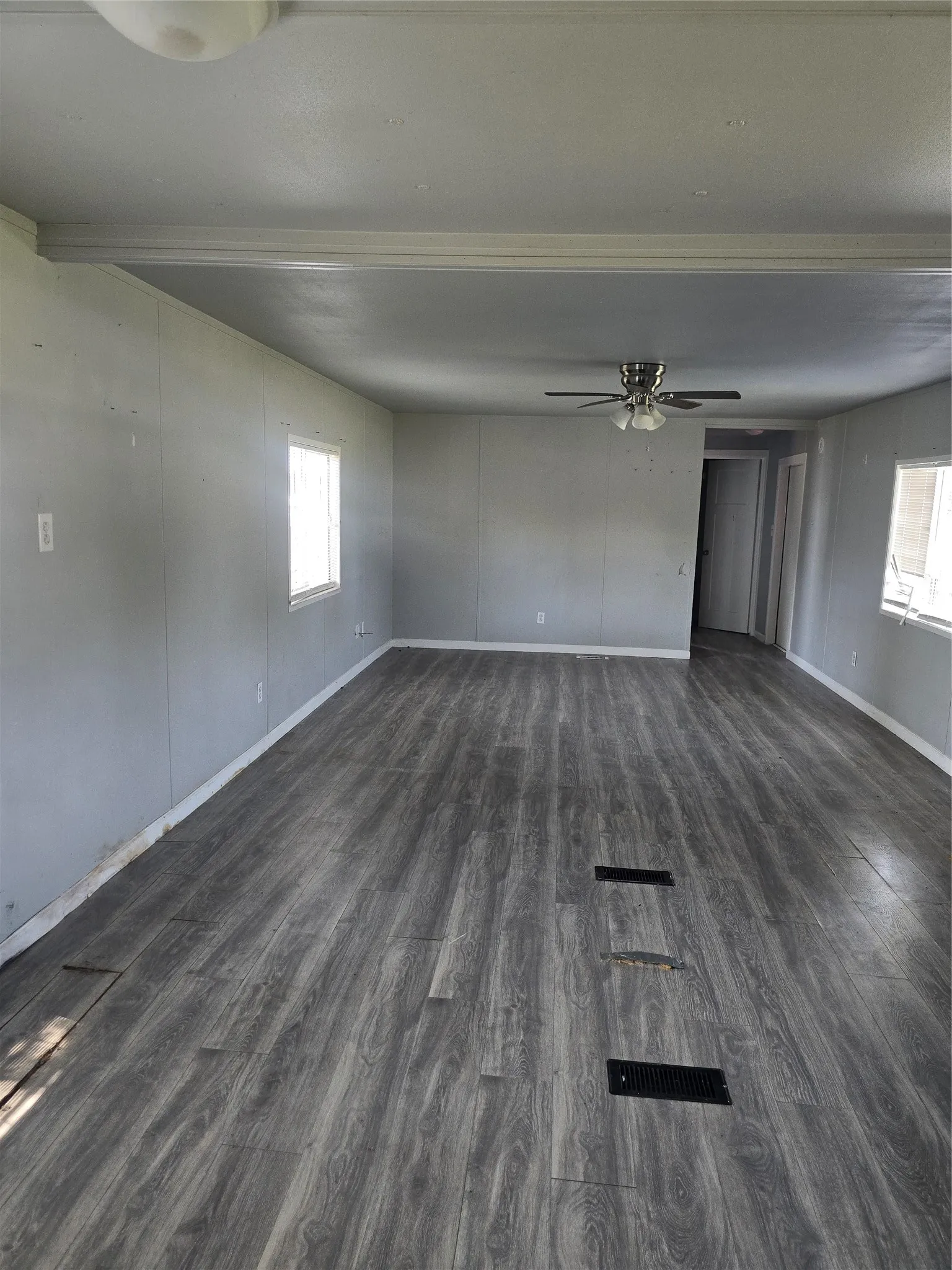 Single Family Residence For Sale in Hood County , 3903 Montgomery Drive, Granbury, Texas 76049, 2 Bedroom, 2 Bathroom, Garage spaces, 840 Sqft, built in 1981, mls#21346236, Real Estate Agent in Granbury, Homes For Sale in Hood county, Homes For Sale in Granbury, Realtor in Granbury Texas, Real Estate Brokerage Independent Realty Texas, Luminita Cordes Realtor