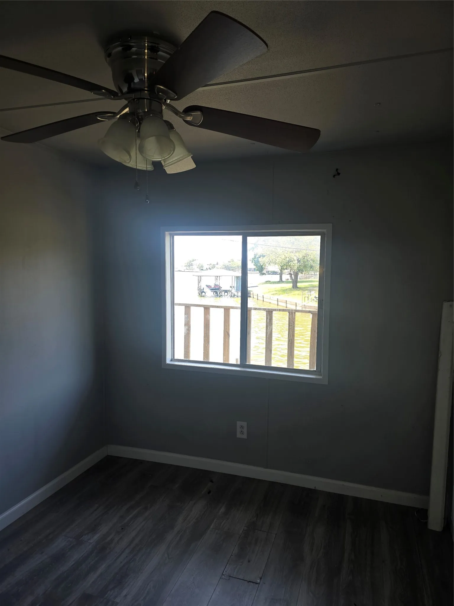 Single Family Residence For Sale in Hood County , 3903 Montgomery Drive, Granbury, Texas 76049, 2 Bedroom, 2 Bathroom, Garage spaces, 840 Sqft, built in 1981, mls#21346236, Real Estate Agent in Granbury, Homes For Sale in Hood county, Homes For Sale in Granbury, Realtor in Granbury Texas, Real Estate Brokerage Independent Realty Texas, Luminita Cordes Realtor