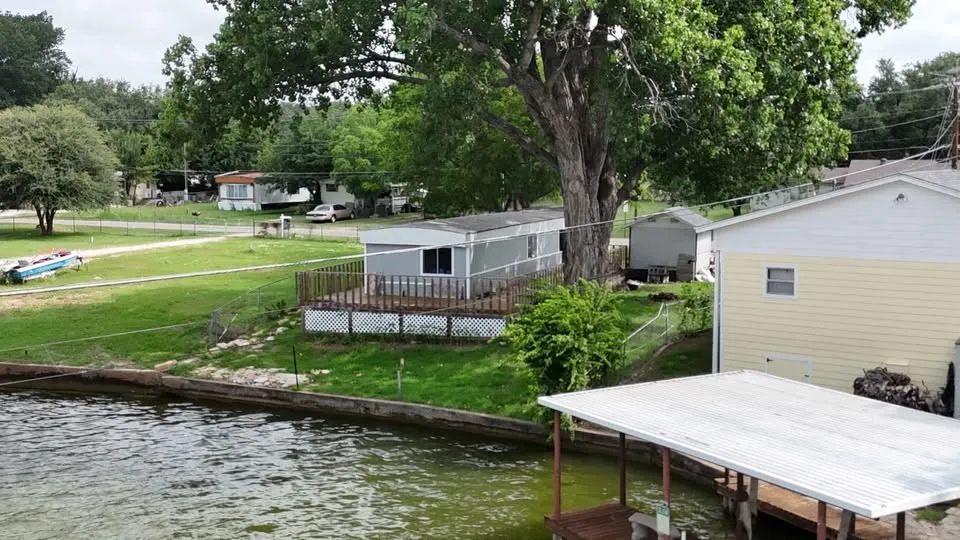 Single Family Residence For Sale in Hood County , 3903 Montgomery Drive, Granbury, Texas 76049, 2 Bedroom, 2 Bathroom, Garage spaces, 840 Sqft, built in 1981, mls#21346236, Real Estate Agent in Granbury, Homes For Sale in Hood county, Homes For Sale in Granbury, Realtor in Granbury Texas, Real Estate Brokerage Independent Realty Texas, Luminita Cordes Realtor