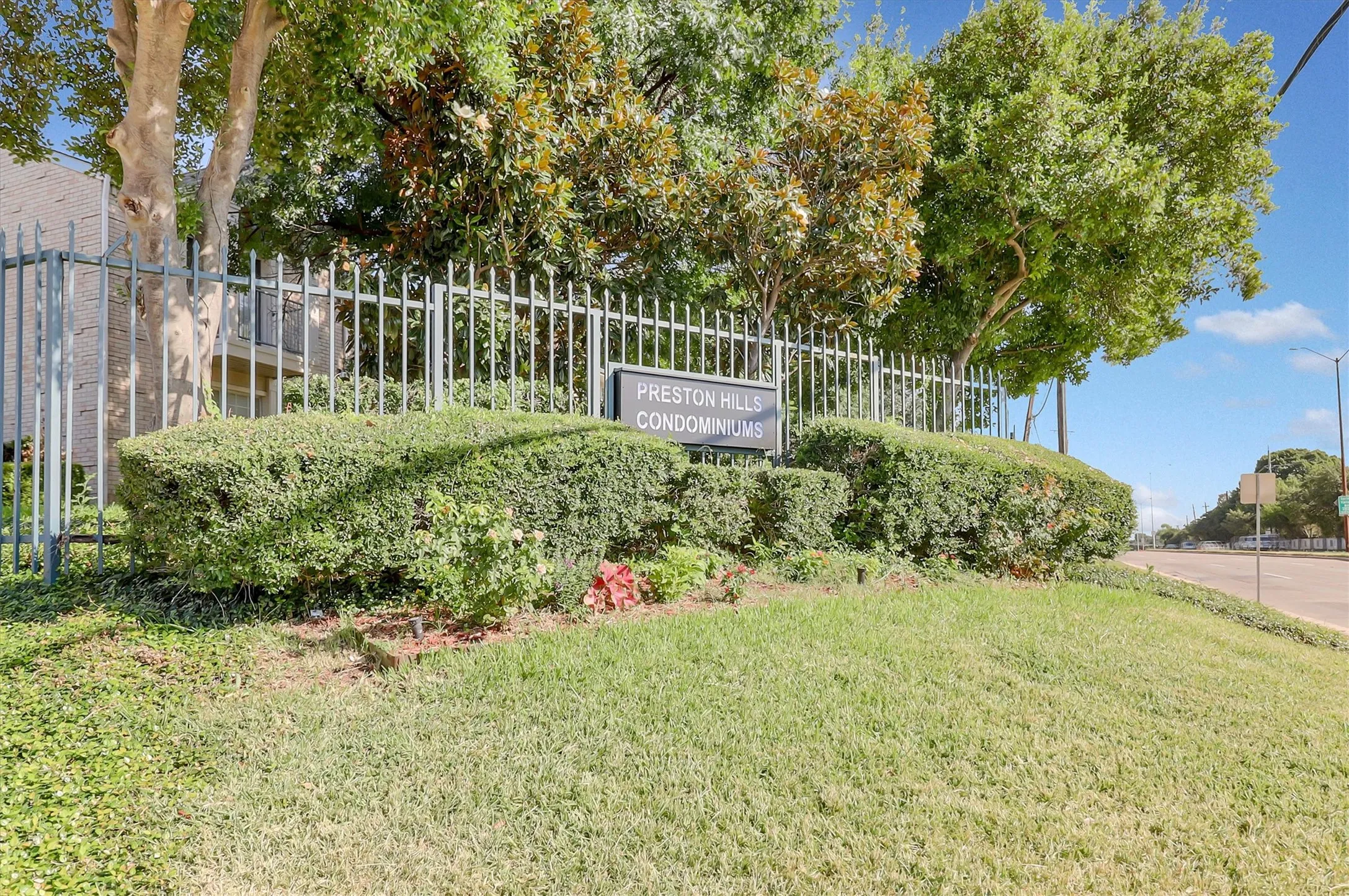 Condominium For Rent in Dallas County , 5881 Preston View Boulevard, Dallas, Texas 75240, 1 Bedroom, 1 Bathroom, Garage spaces, 632 Sqft, built in 1968, mls#21346513, Real Estate Agent in Dallas, Homes For Rent in Dallas county, Homes For Rent in Dallas, Realtor in Dallas Texas, Real Estate Brokerage Independent Realty Texas, Luminita Cordes Realtor
