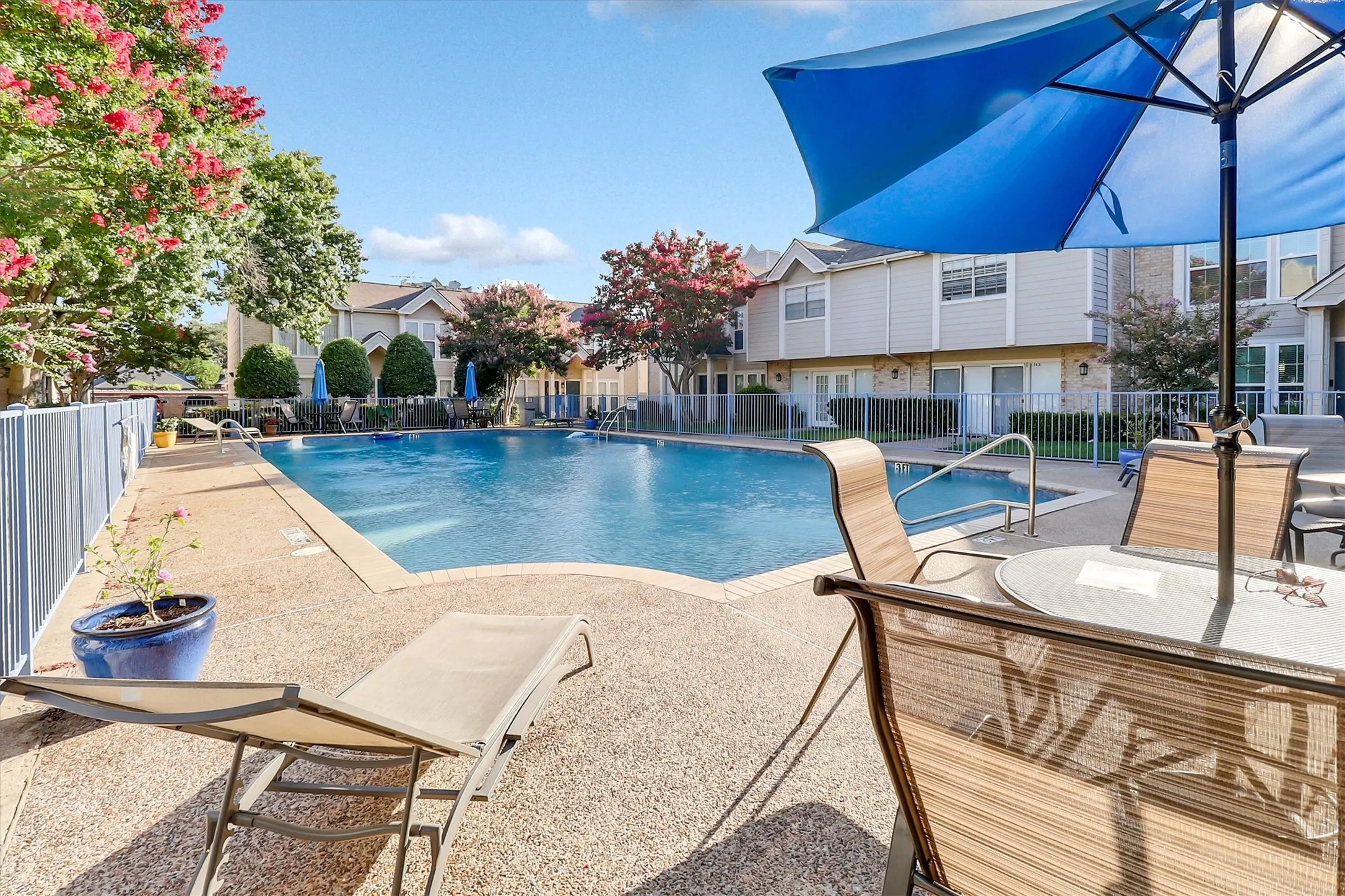 Condominium For Rent in Dallas County , 5881 Preston View Boulevard, Dallas, Texas 75240, 1 Bedroom, 1 Bathroom, Garage spaces, 632 Sqft, built in 1968, mls#21346513, Real Estate Agent in Dallas, Homes For Rent in Dallas county, Homes For Rent in Dallas, Realtor in Dallas Texas, Real Estate Brokerage Independent Realty Texas, Luminita Cordes Realtor