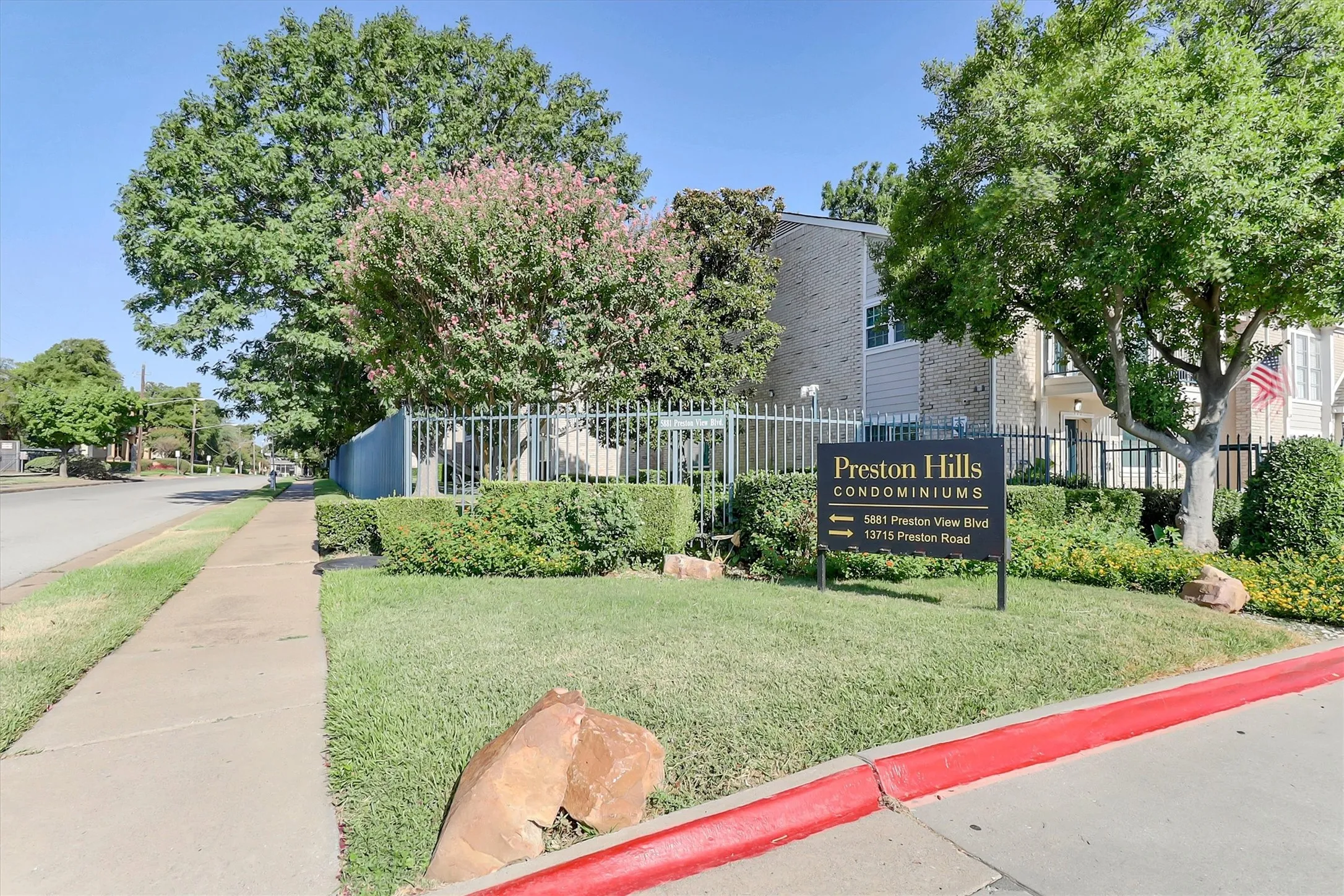 Condominium For Rent in Dallas County , 5881 Preston View Boulevard, Dallas, Texas 75240, 1 Bedroom, 1 Bathroom, Garage spaces, 632 Sqft, built in 1968, mls#21346513, Real Estate Agent in Dallas, Homes For Rent in Dallas county, Homes For Rent in Dallas, Realtor in Dallas Texas, Real Estate Brokerage Independent Realty Texas, Luminita Cordes Realtor
