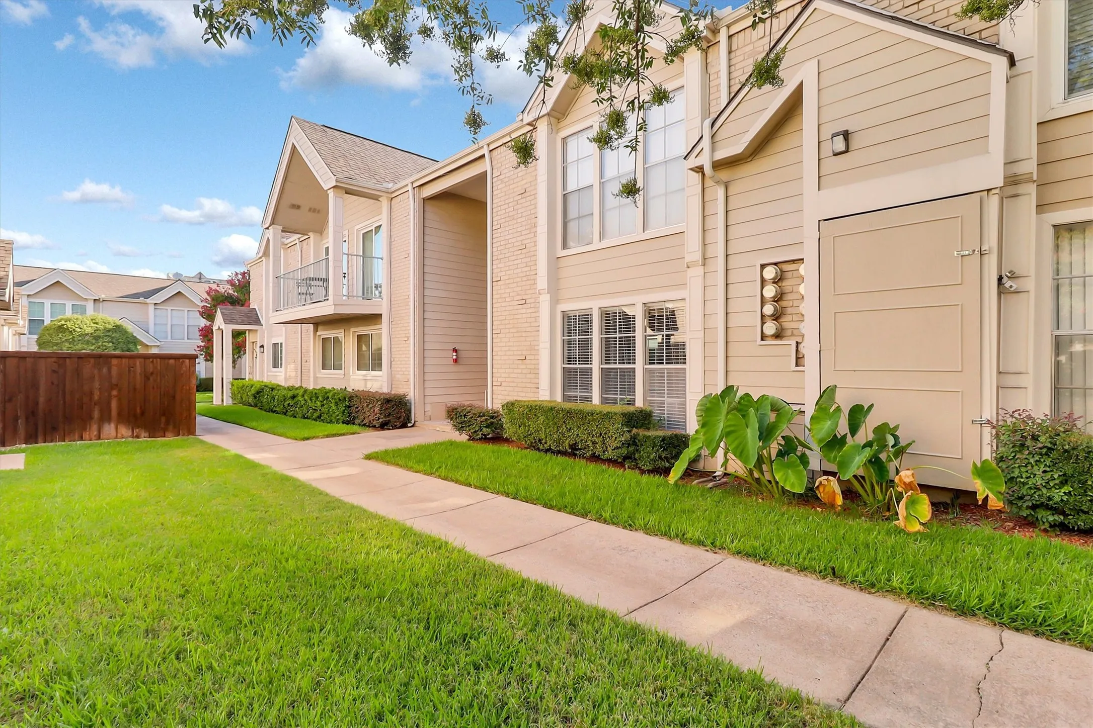Condominium For Rent in Dallas County , 5881 Preston View Boulevard, Dallas, Texas 75240, 1 Bedroom, 1 Bathroom, Garage spaces, 632 Sqft, built in 1968, mls#21346513, Real Estate Agent in Dallas, Homes For Rent in Dallas county, Homes For Rent in Dallas, Realtor in Dallas Texas, Real Estate Brokerage Independent Realty Texas, Luminita Cordes Realtor