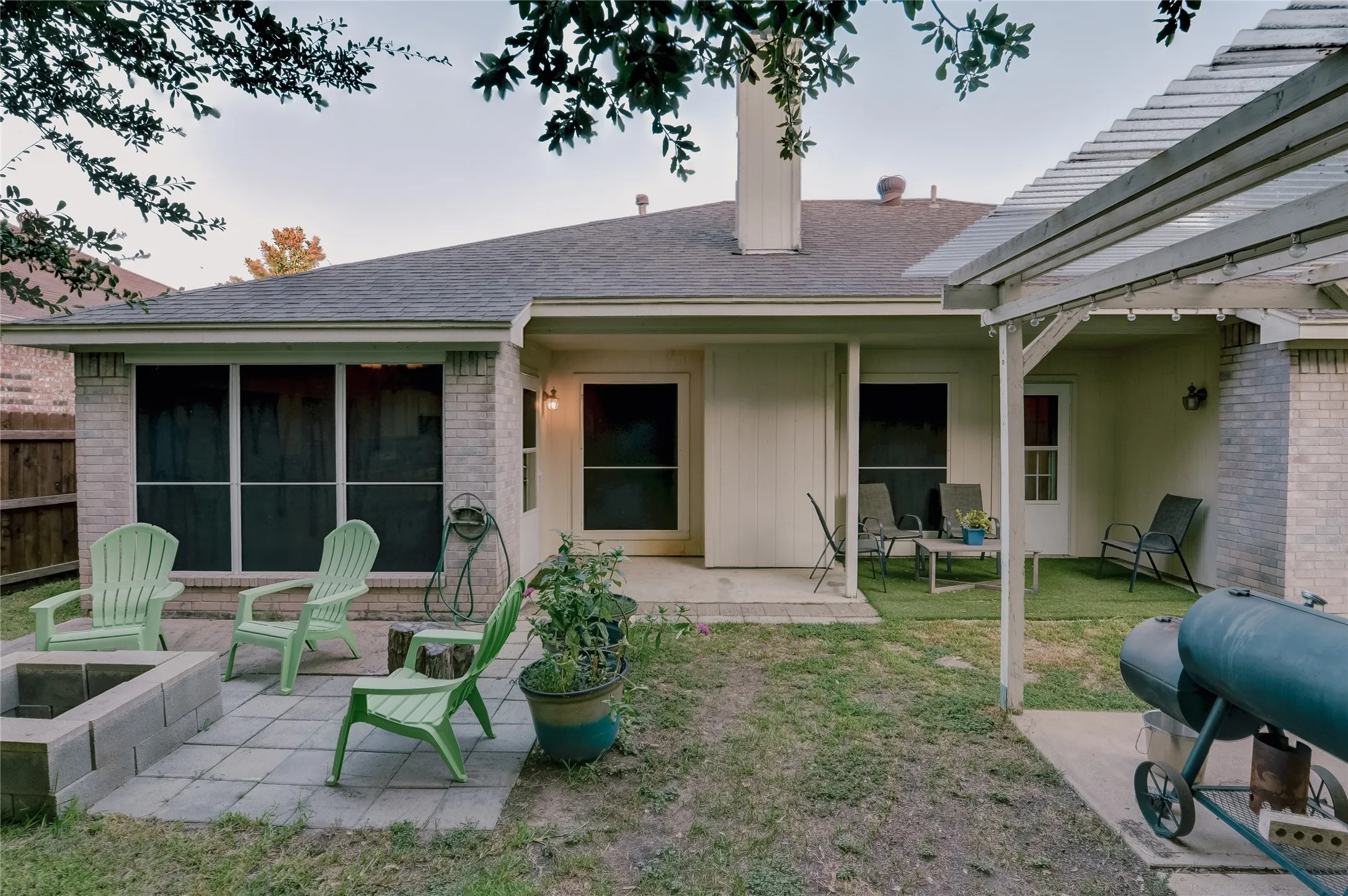 Single Family Residence For Sale in Tarrant County , 1129 Doreen Street, White Settlement, Texas 76108, 3 Bedroom, 2 Bathroom, 2 Garage spaces, 1,477 Sqft, built in 2002, mls#21346346, Real Estate Agent in White Settlement, Homes For Sale in Tarrant county, Homes For Sale in White Settlement, Realtor in White Settlement Texas, Real Estate Brokerage Independent Realty Texas, Luminita Cordes Realtor
